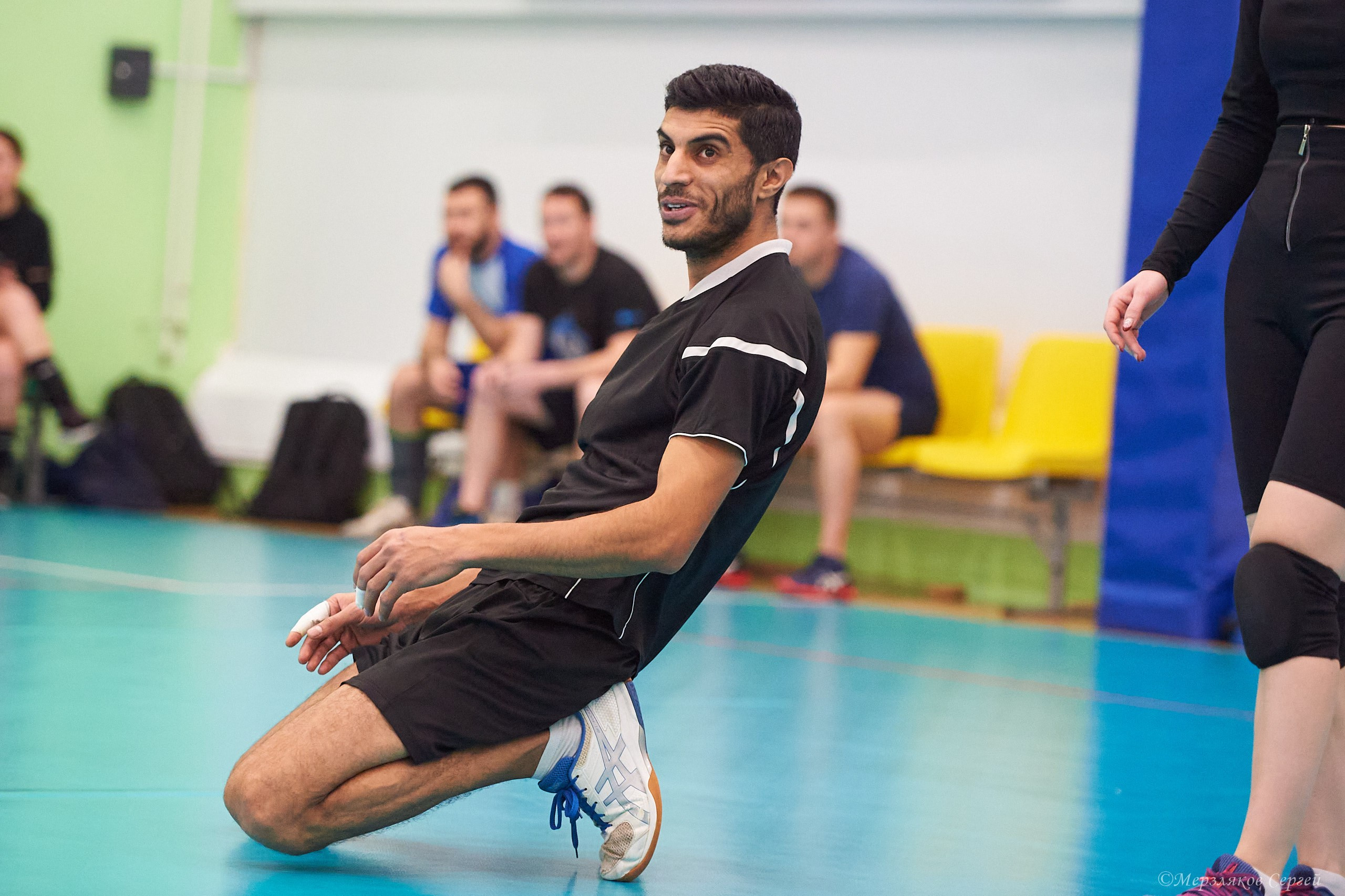 Новогодний волейбольный турнир. Ижевск. 16.12.23. Спортивный репортажный фотограф в Ижевске Сергей Мерзляков