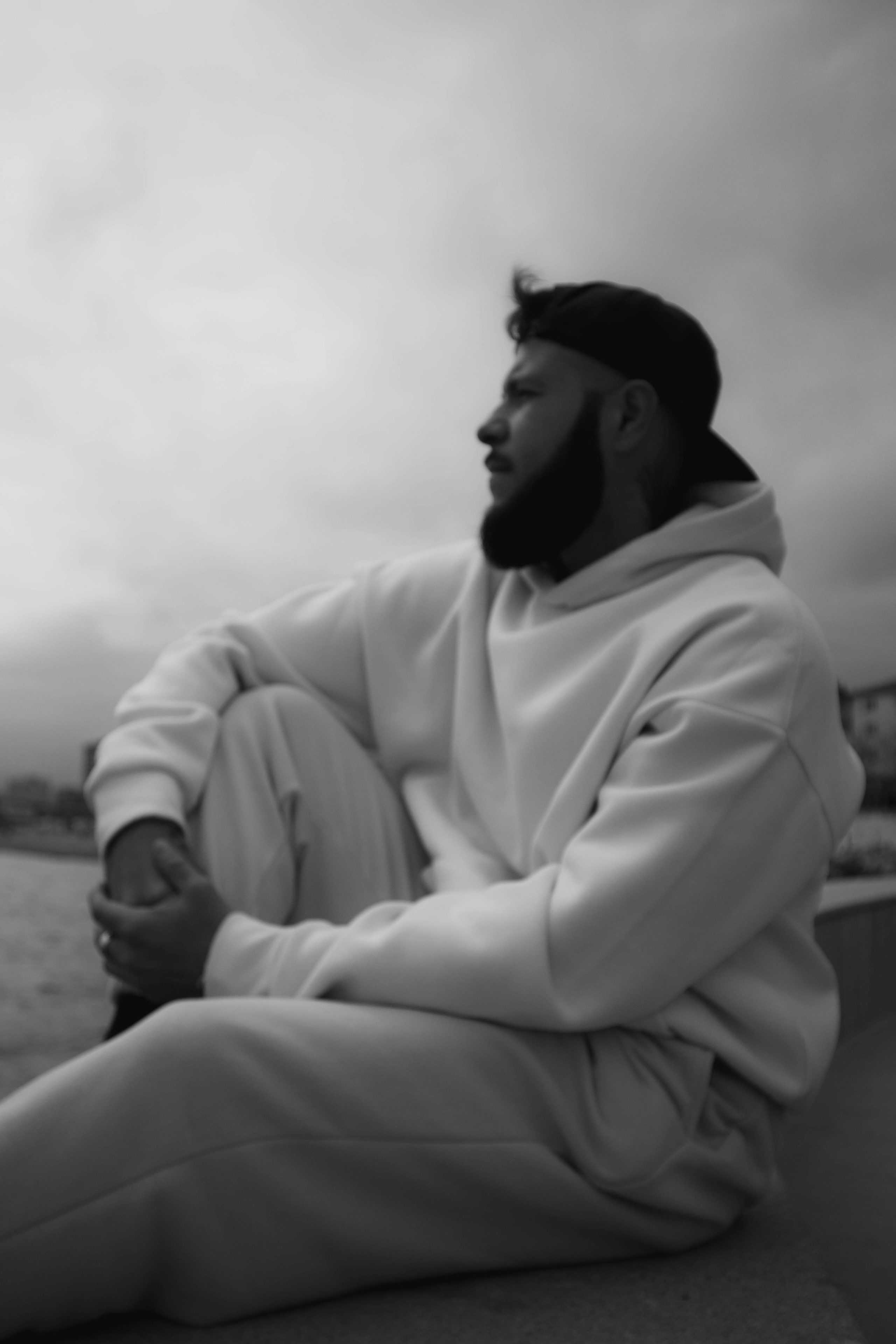 О. Уличный фотограф Города N