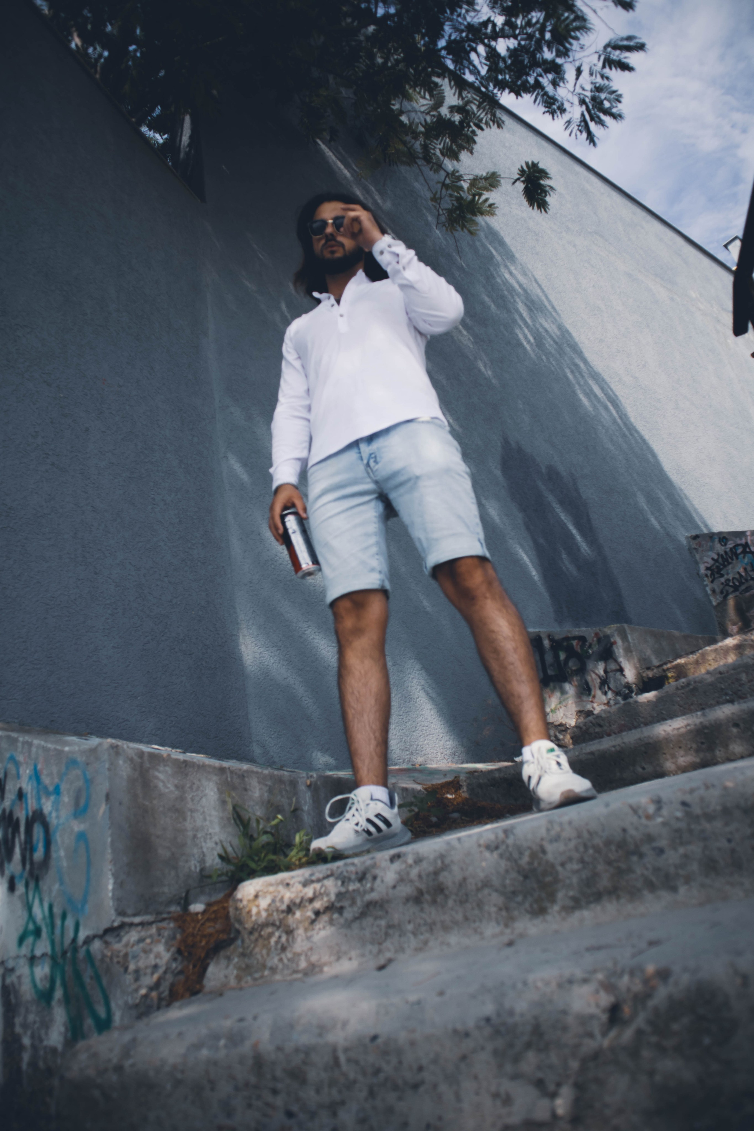 «Шаги по волнам: берег мечты». Уличный фотограф Города N