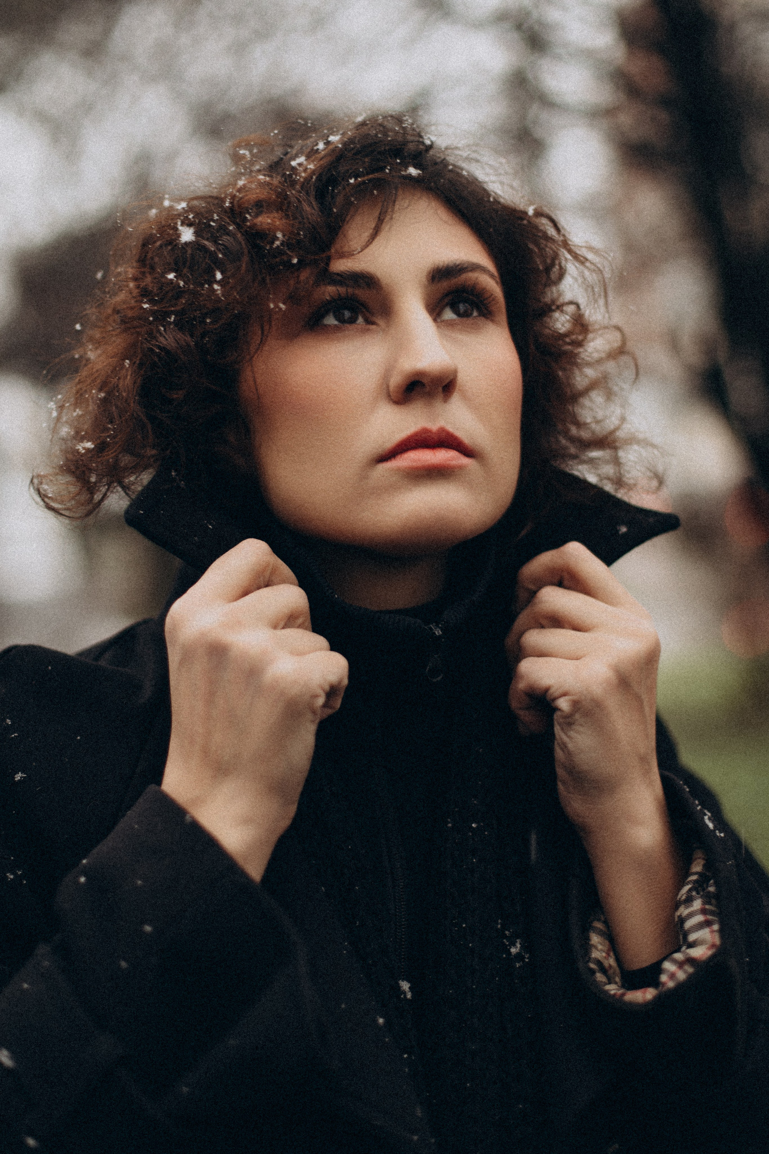 Женская фотосессия: индивидуальные, стильные, чувственные снимки. Подчеркну вашу красоту и уникальность. Студийная съёмка, естественный свет, портреты, женственность, эмоции. Фотограф в Краснодаре, помощь с позированием.