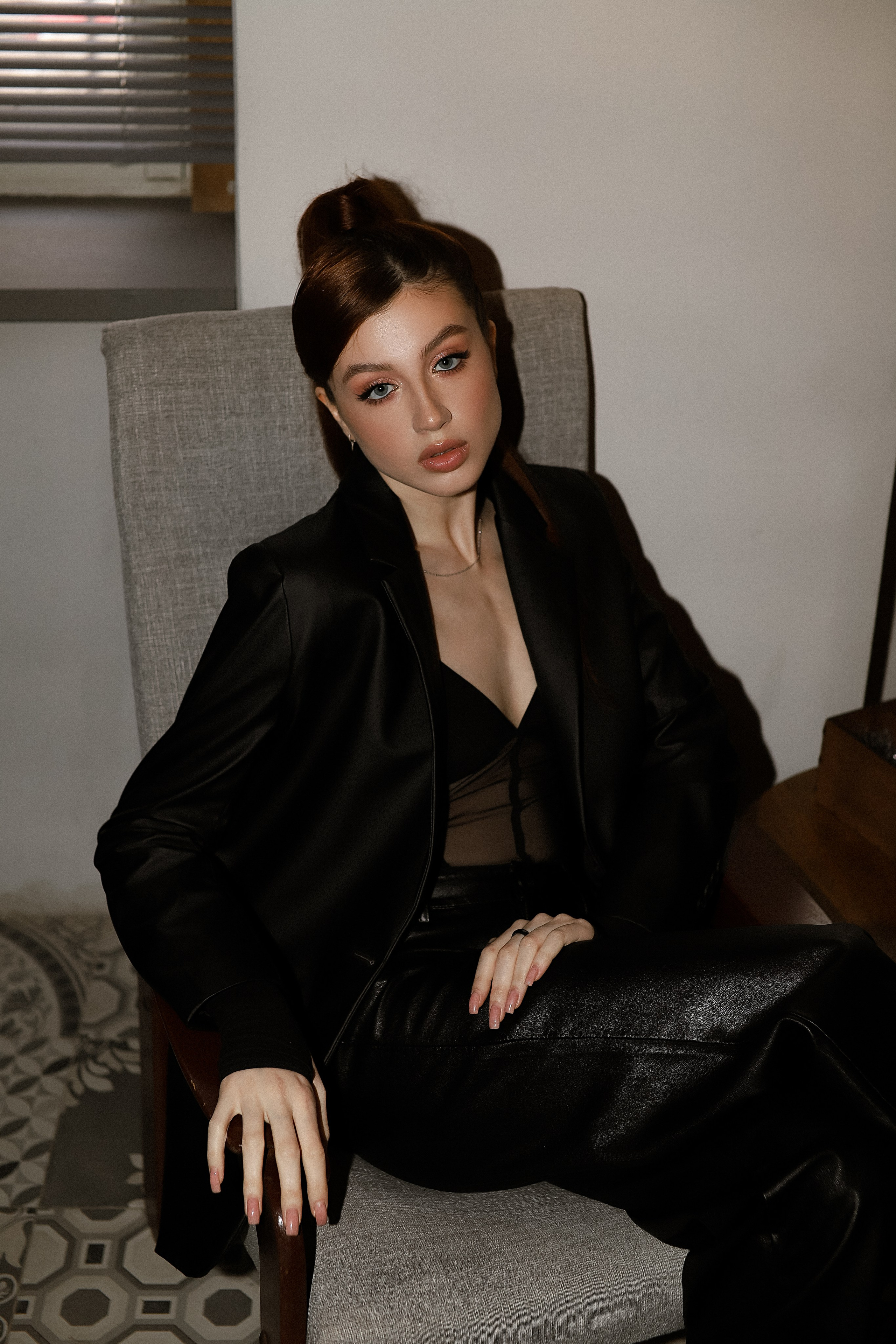 Софи, съемка в кофейне