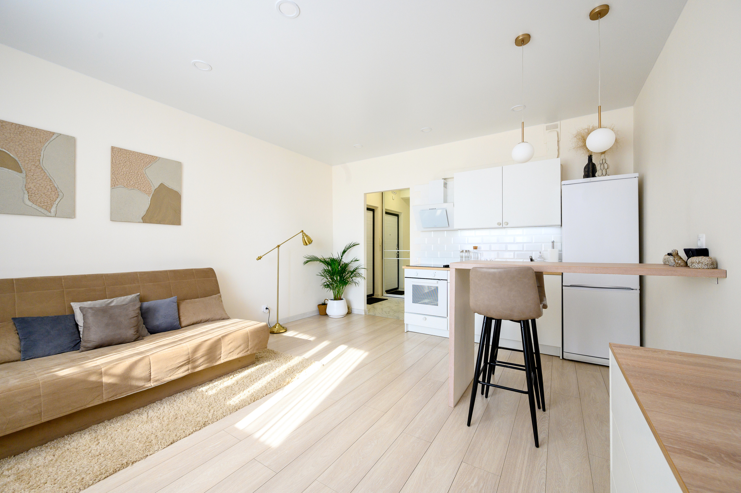 Светлая студия на продажу. Интерьерный фотограф. Фото- видеосъемка недвижимости Санкт-Петербург