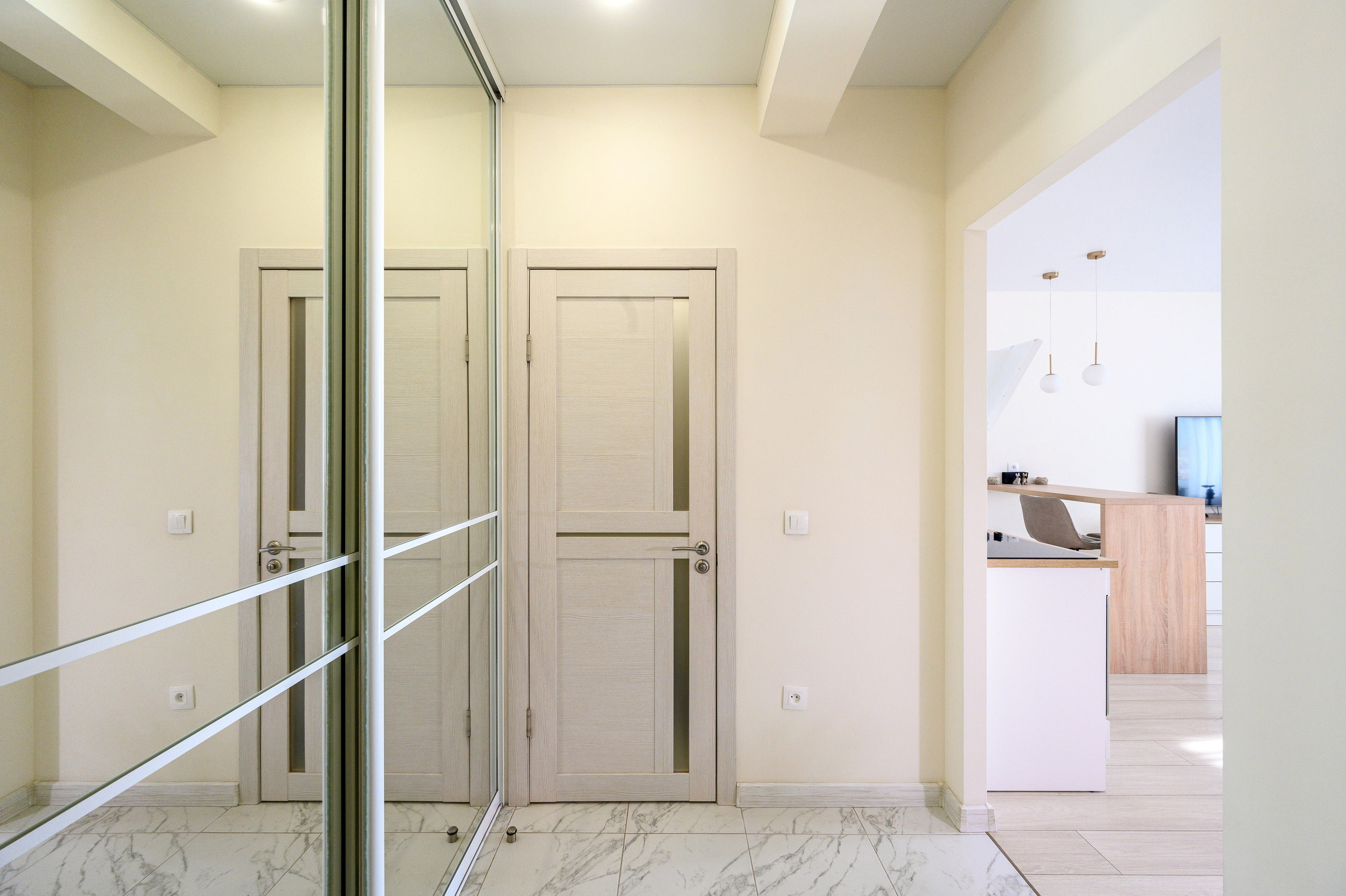 Светлая студия на продажу. Интерьерный фотограф. Фото- видеосъемка недвижимости Санкт-Петербург