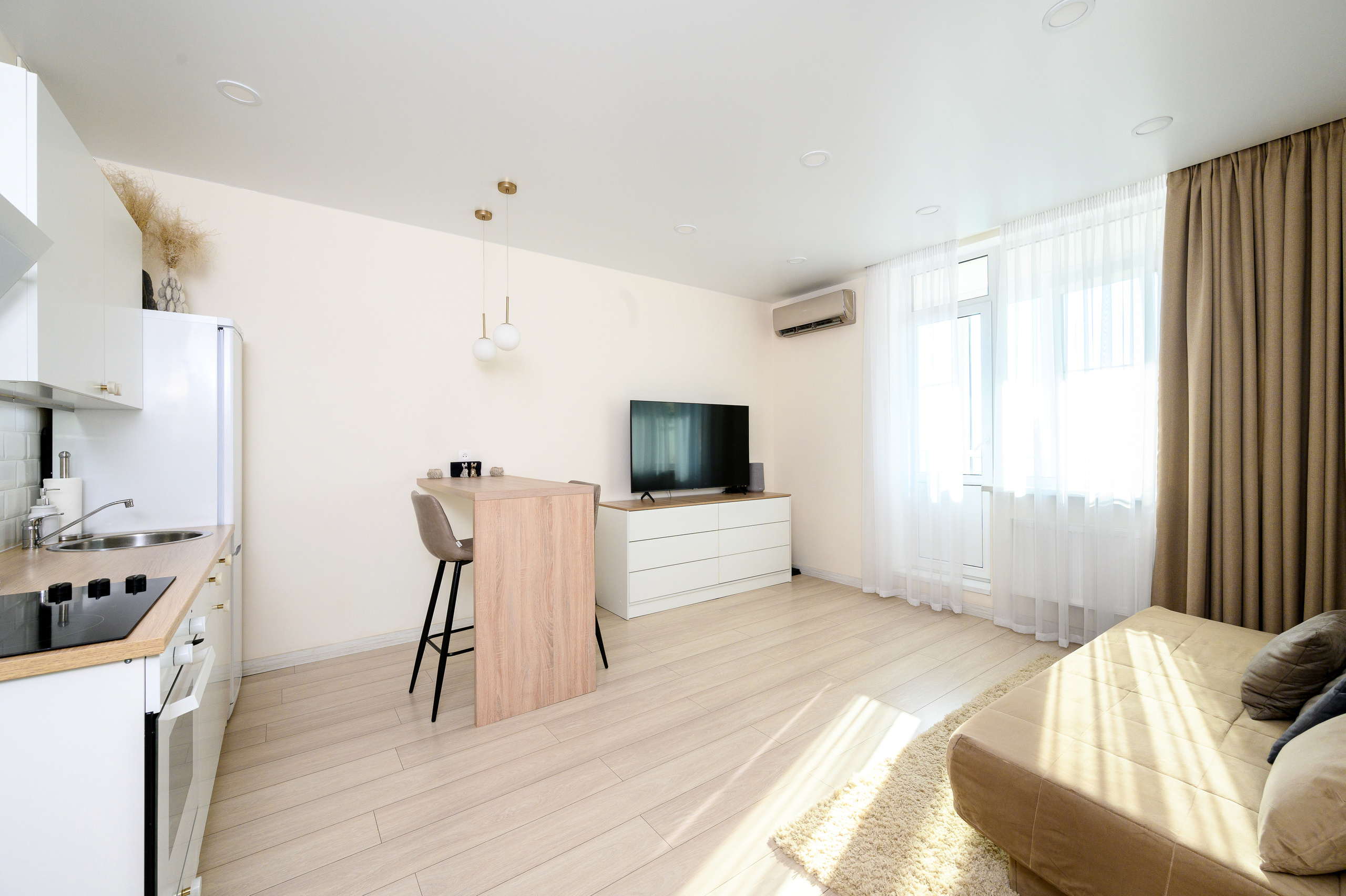 Светлая студия на продажу. Интерьерный фотограф. Фото- видеосъемка недвижимости Санкт-Петербург