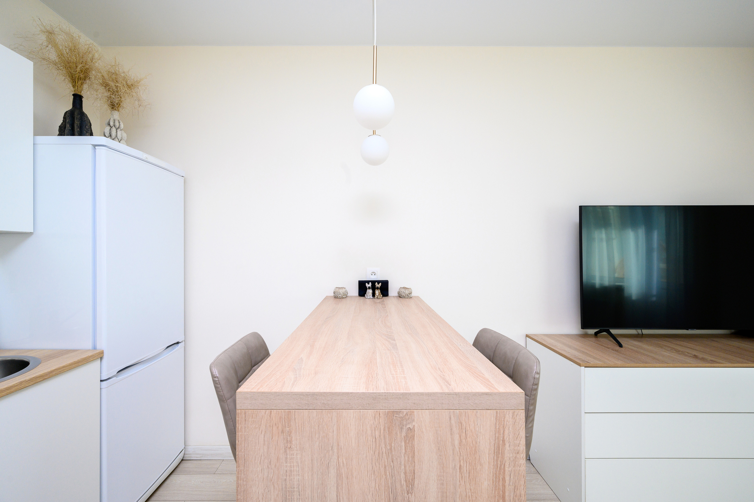 Светлая студия на продажу. Интерьерный фотограф. Фото- видеосъемка недвижимости Санкт-Петербург