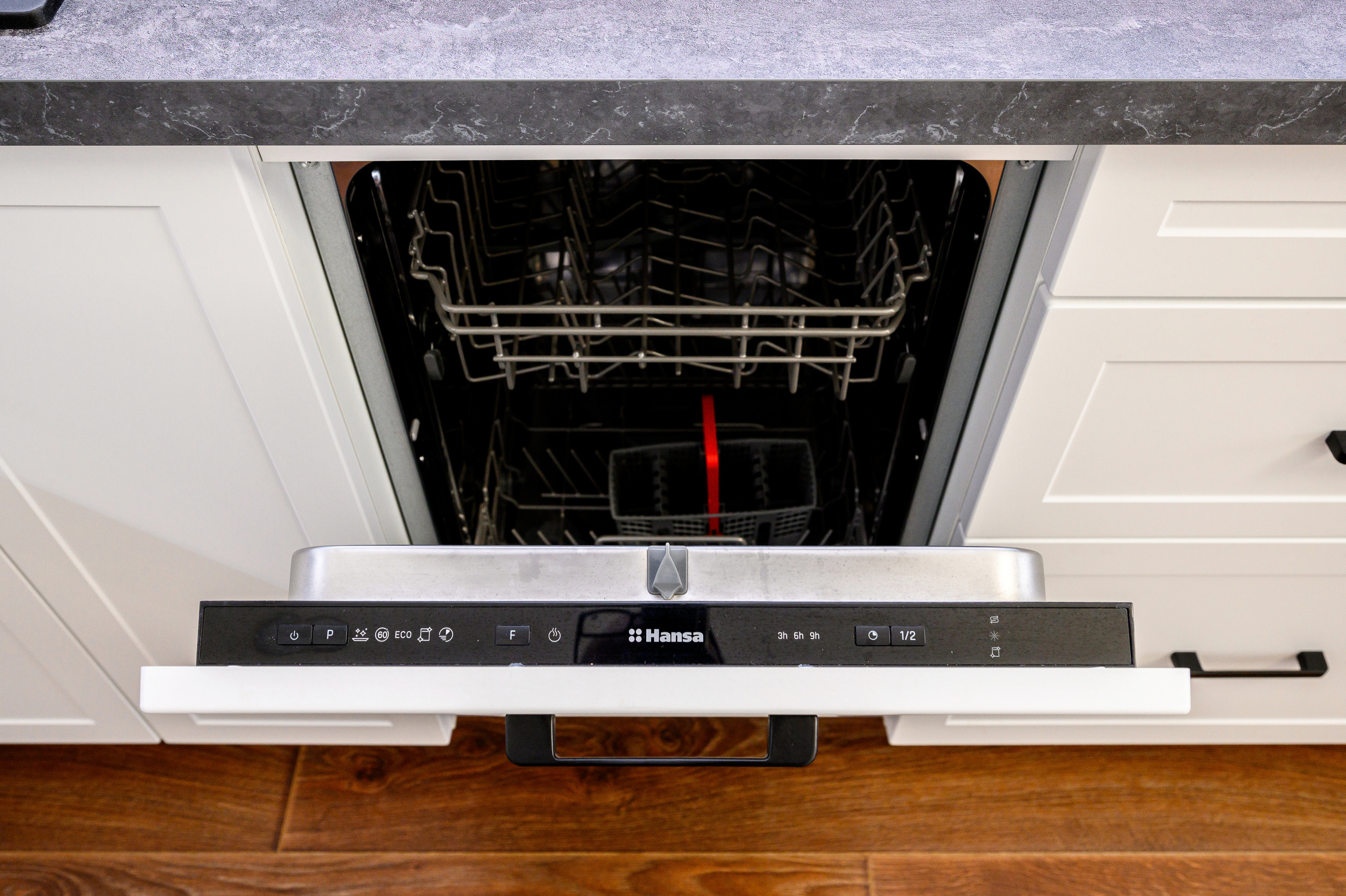 Квартира на продажу. Интерьерный фотограф. Фото- видеосъемка недвижимости Санкт-Петербург