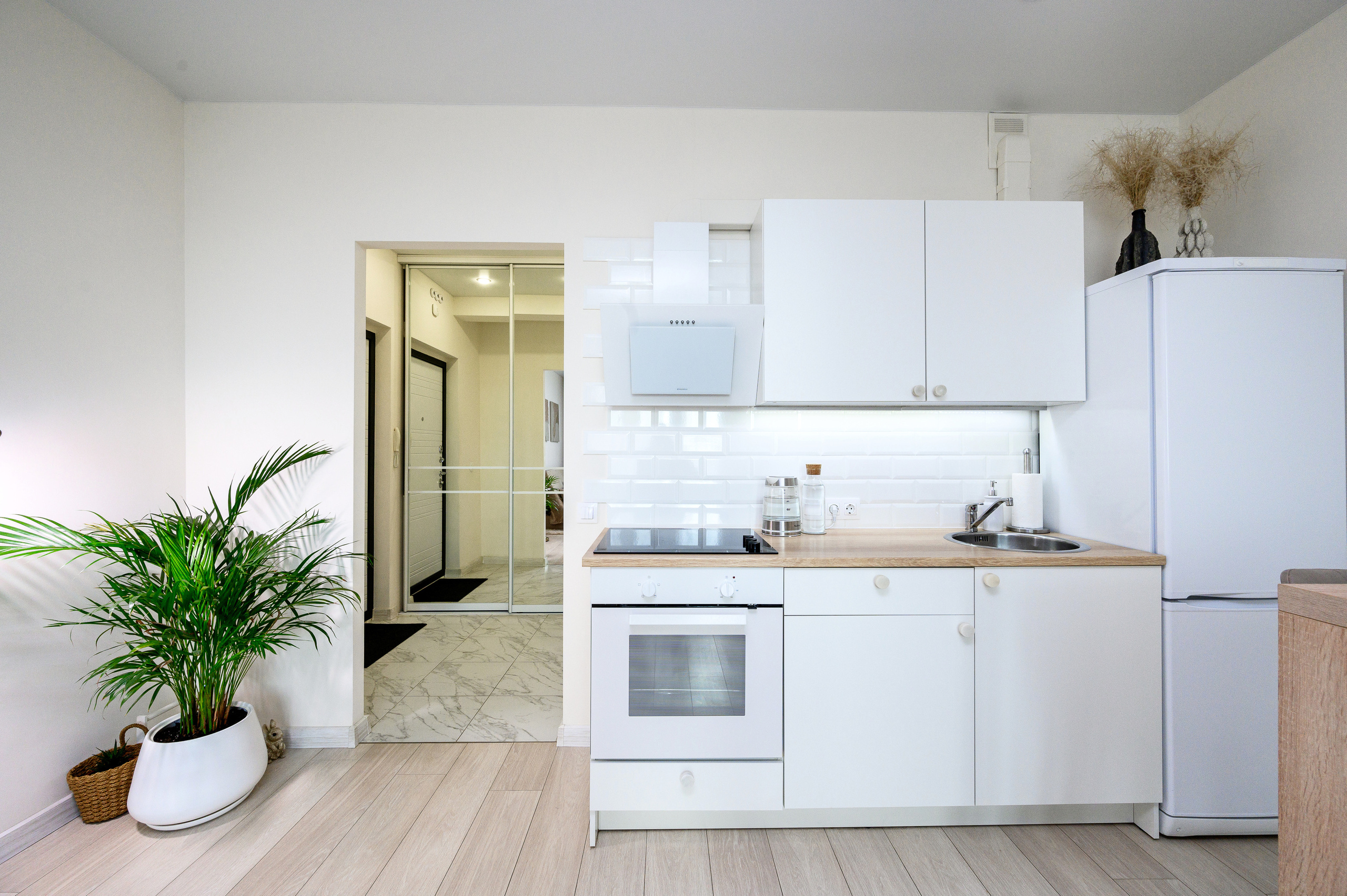 Светлая студия на продажу. Интерьерный фотограф. Фото- видеосъемка недвижимости Санкт-Петербург