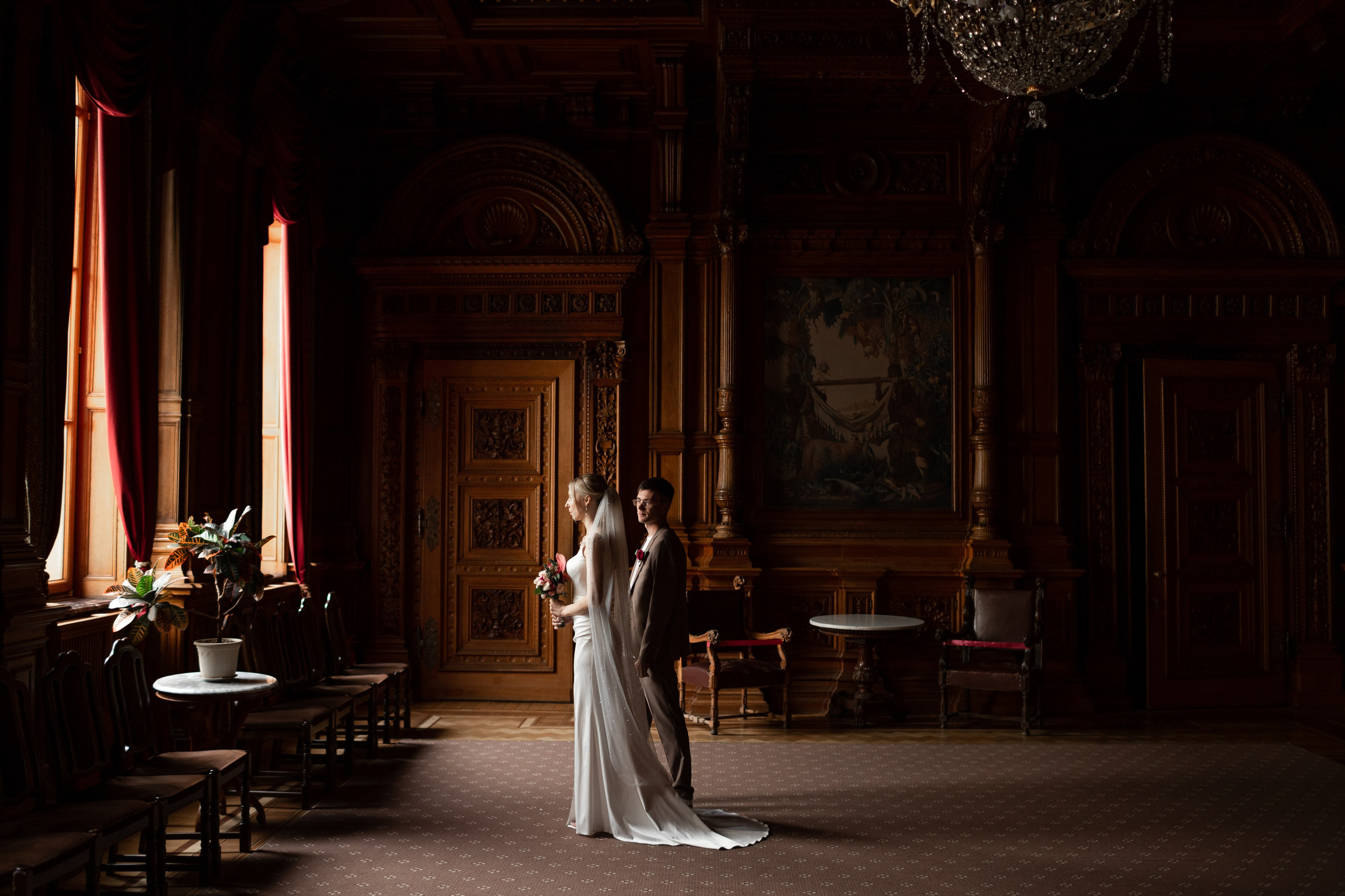 Свадебная фотосессия во дворцах Петербурга. Свадебный фотограф Кирилл Белый