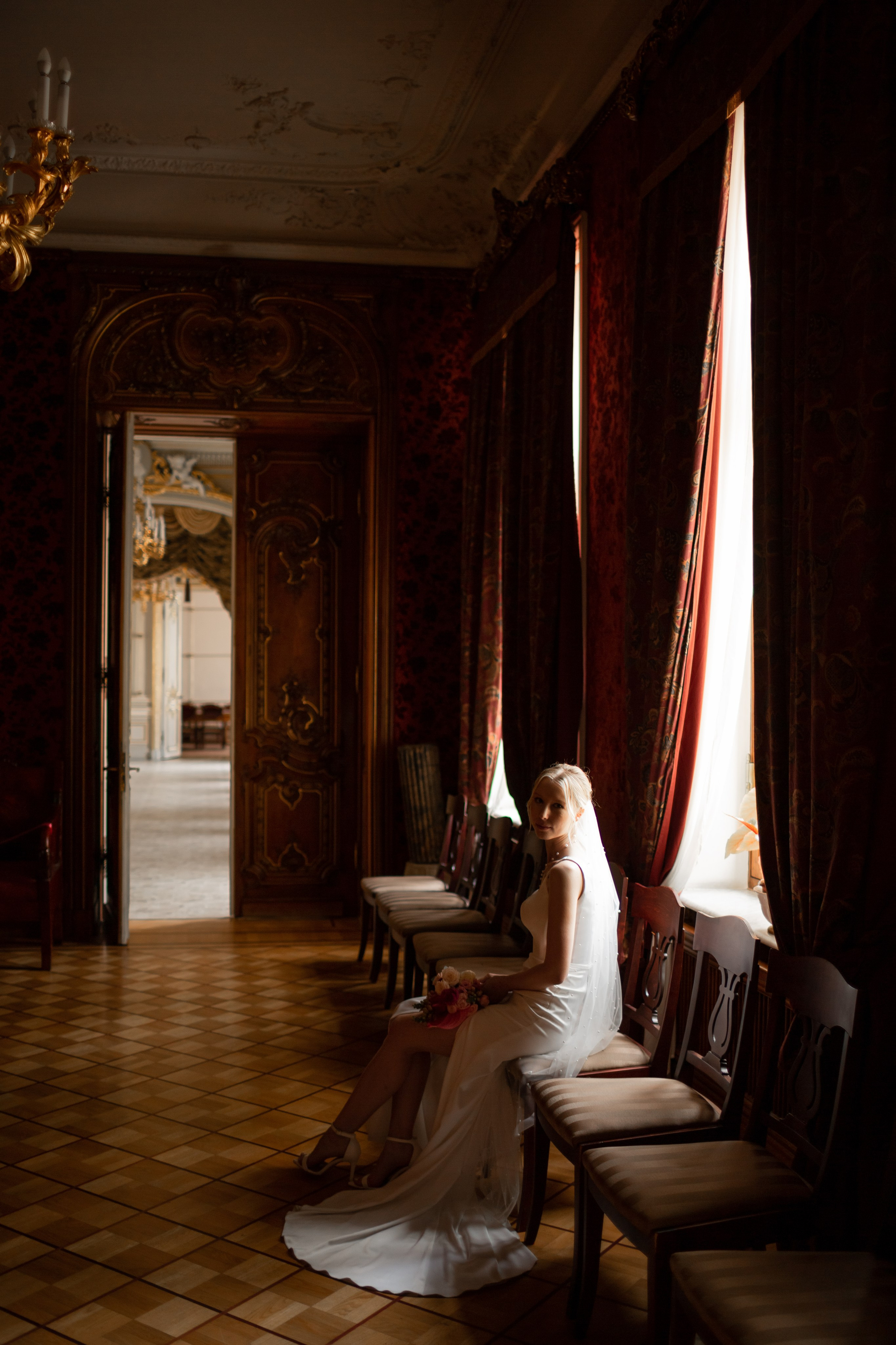 Свадебная фотосессия во дворцах Петербурга. Свадебный фотограф Кирилл Белый