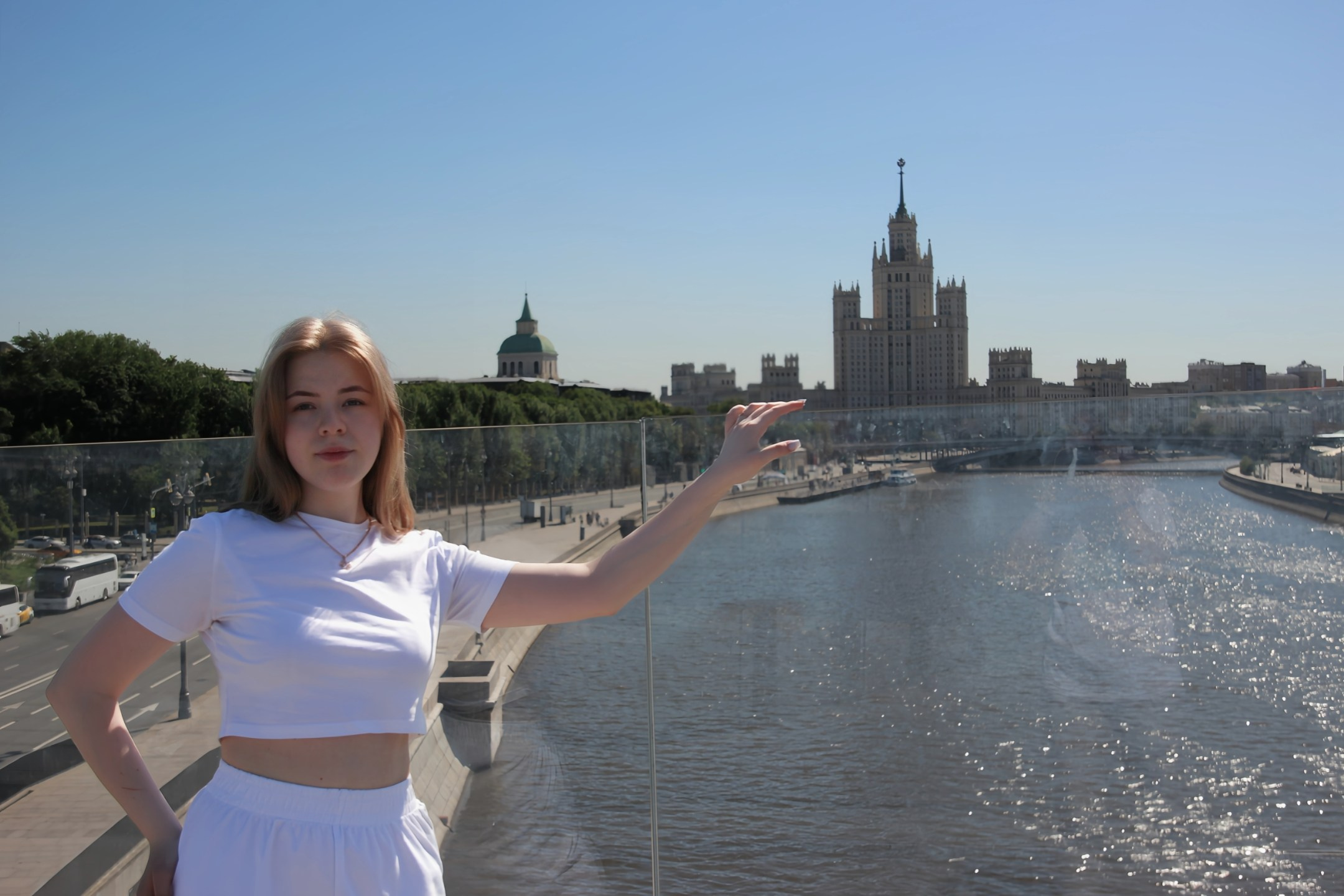 София, фотосессия в Зарядье на память о Москве. Ваш личный фотограф в Москве Мила