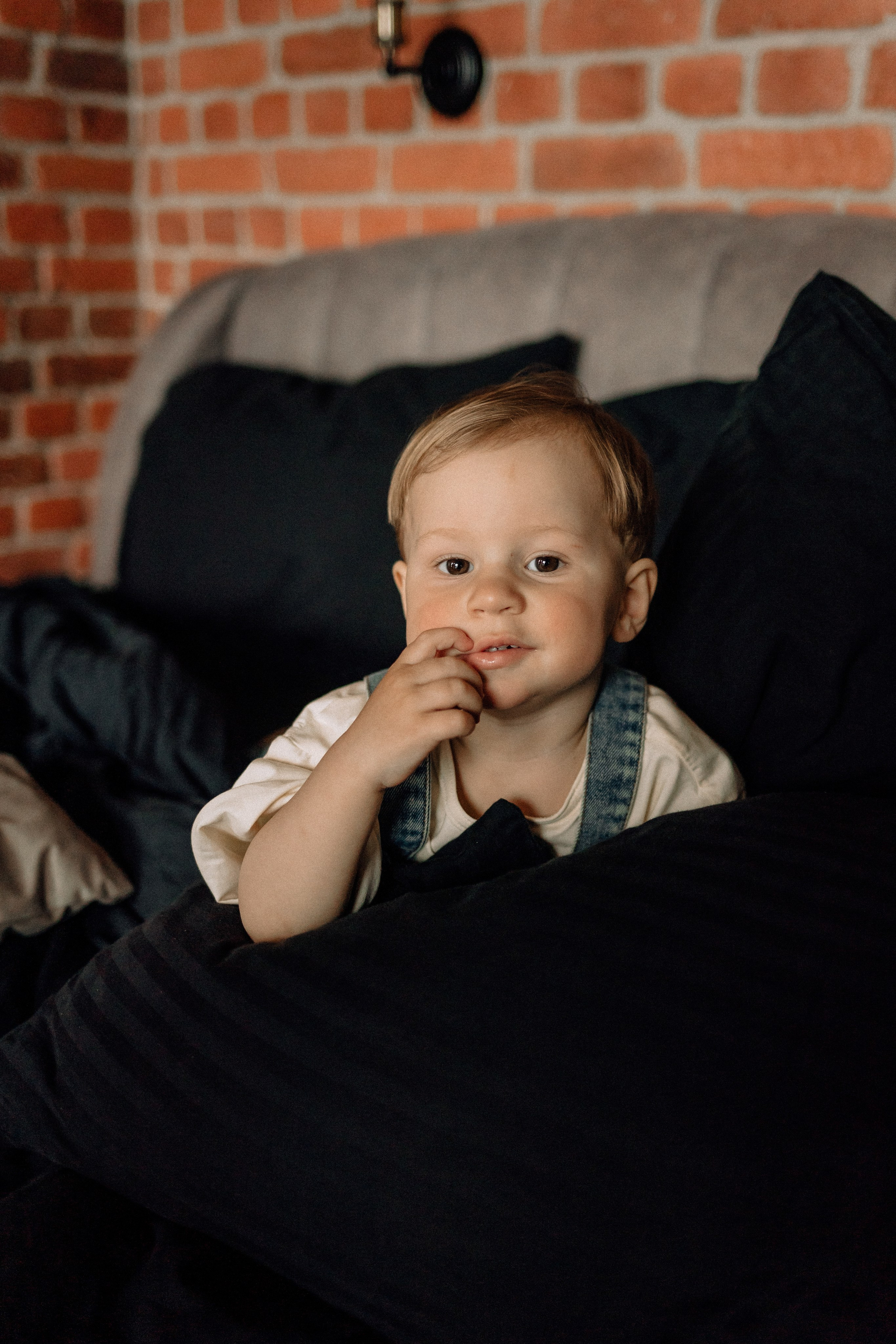 Звонко смеялись