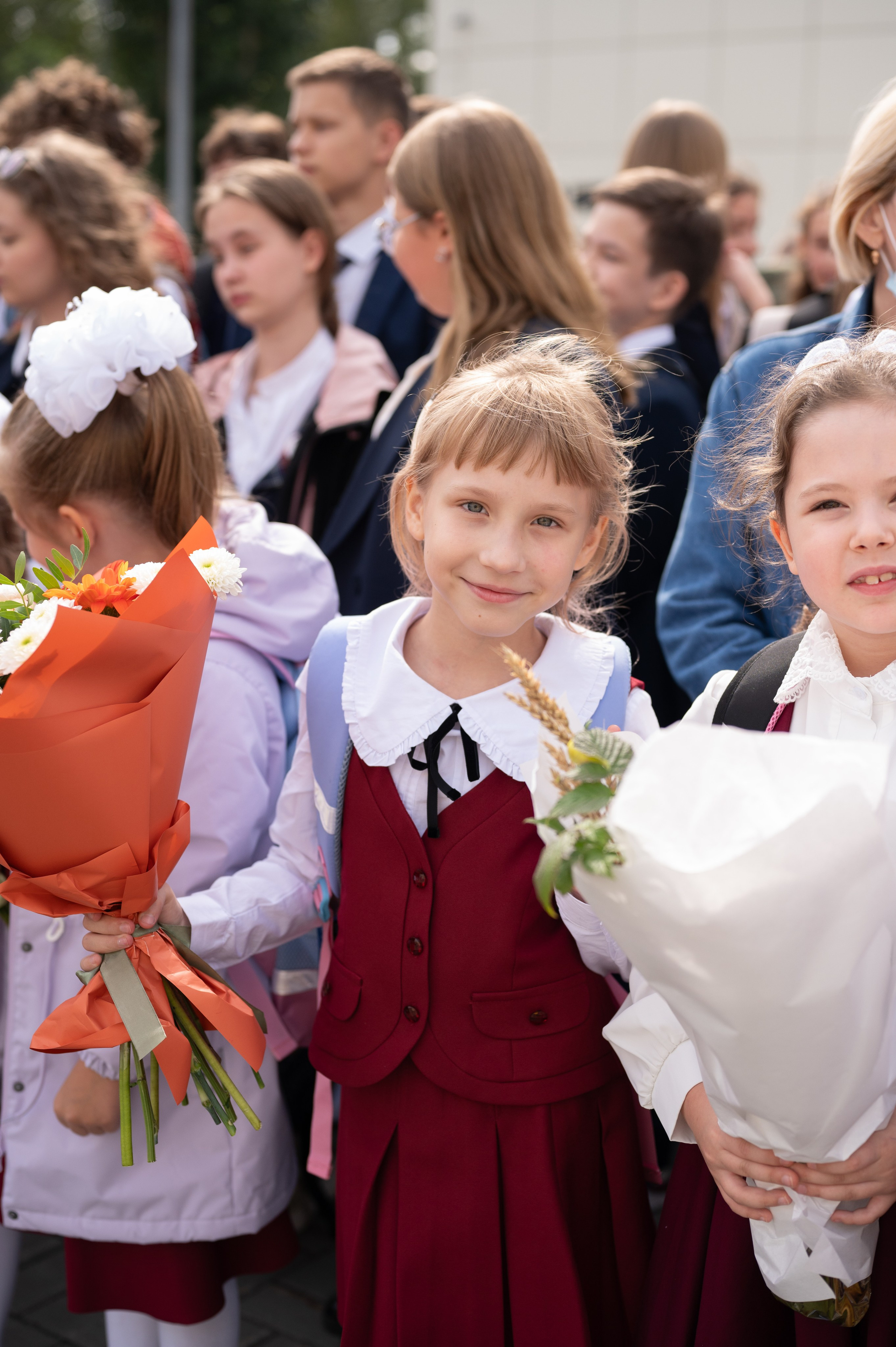 1 сентября 16 гимназия 2 класс (линейка + в классе+ на улице). Фотограф новорожденных, семейный детский в Тюмени Татьяна Морозова