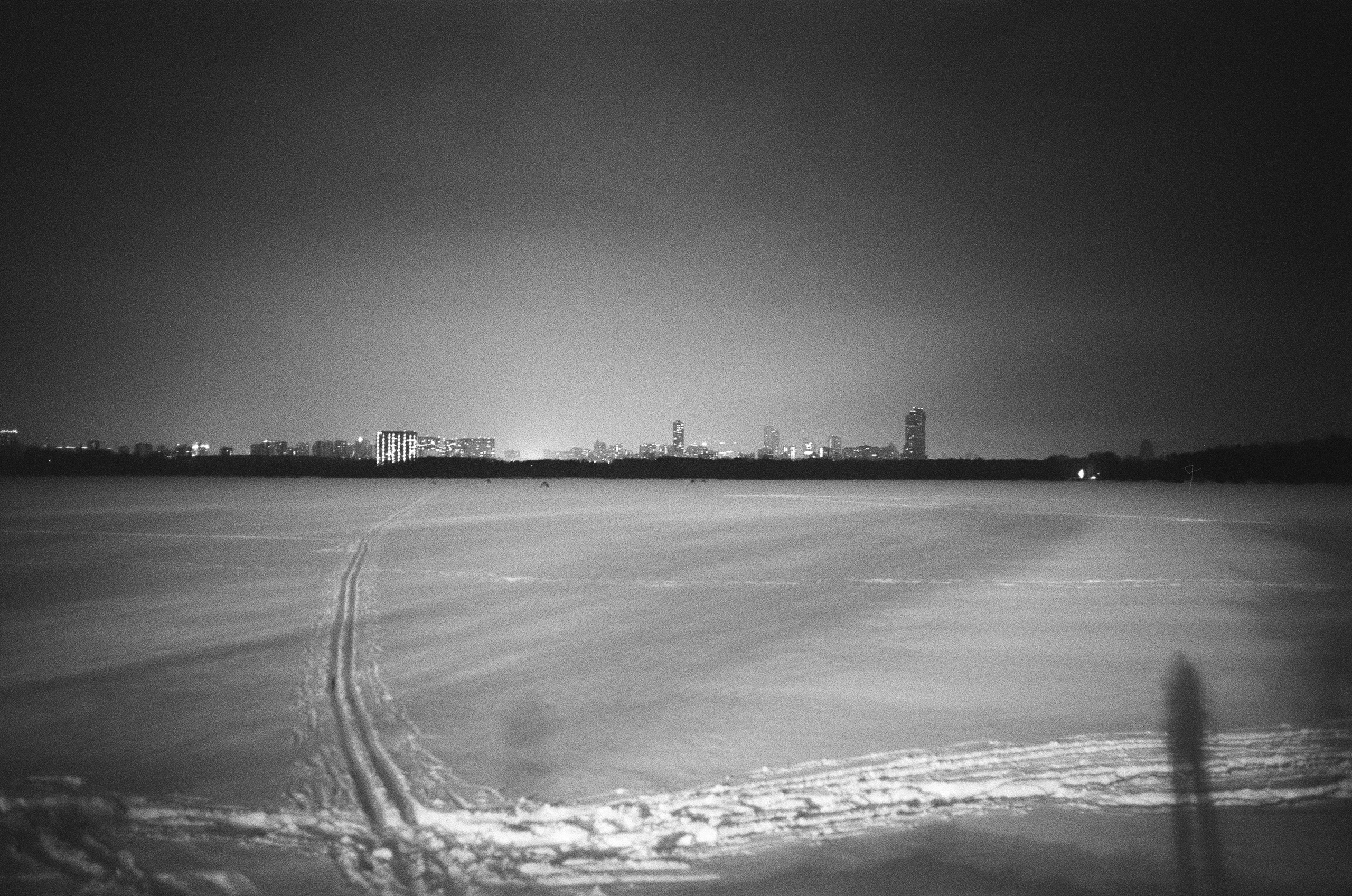 Voigtlander BESSA-T / Ultron 28 mm f/2 / Ilford PAN 400