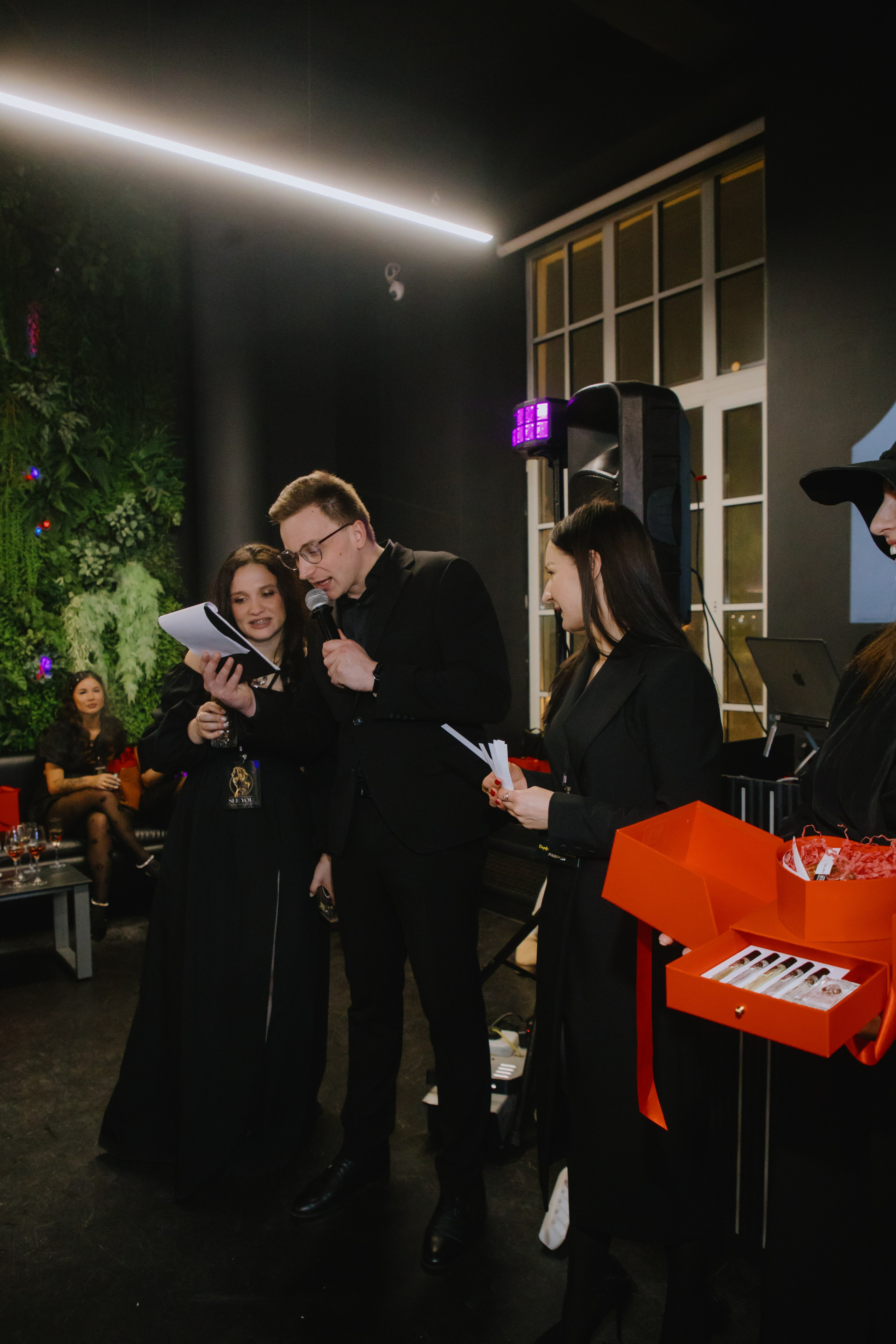 See `You Perfume. Фотограф в Москве и Санкт-Петербурге Дарина