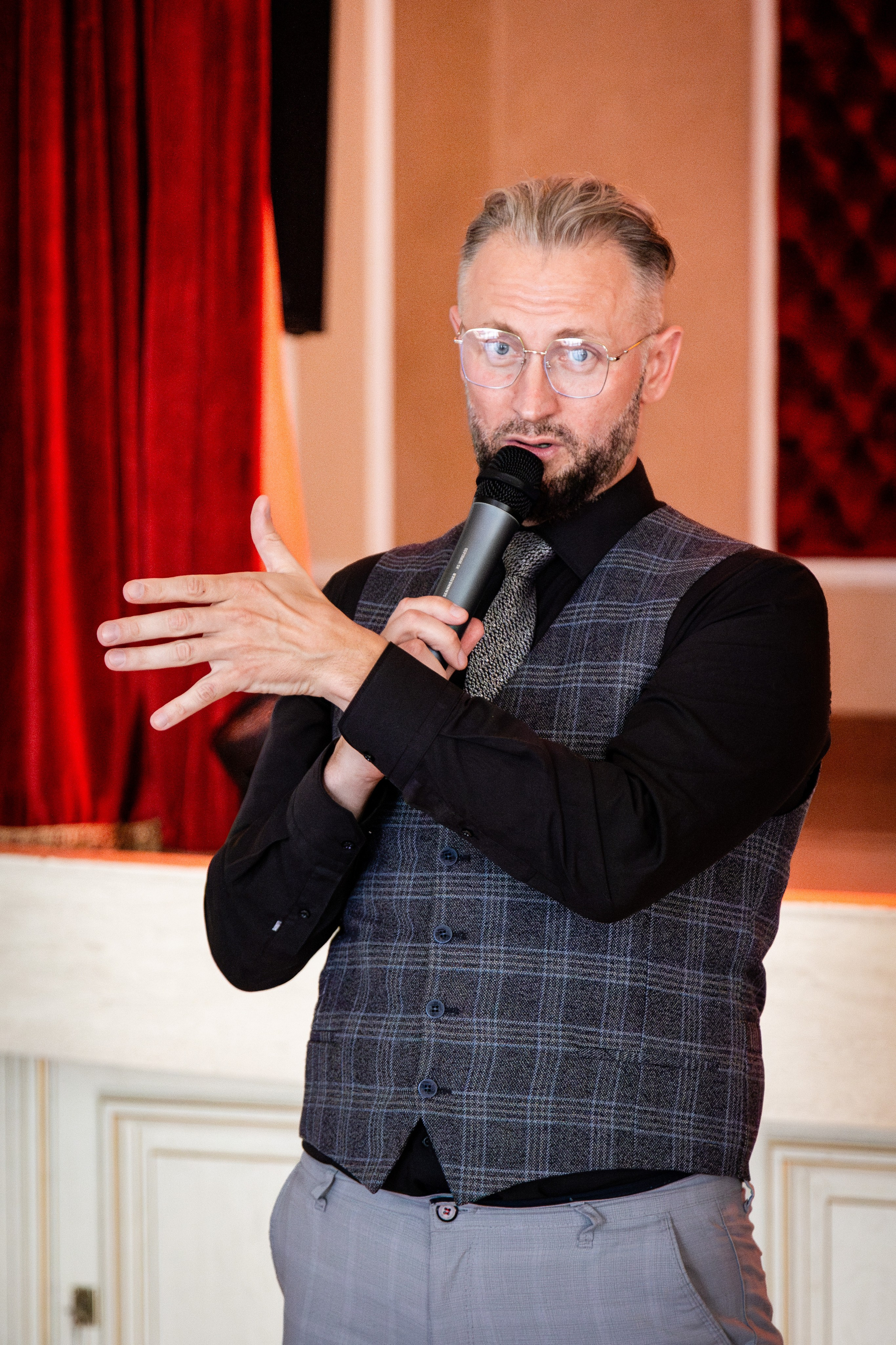 Школьный выпускной. Детский фотограф видеограф в Хабаровске Михаил Орлов