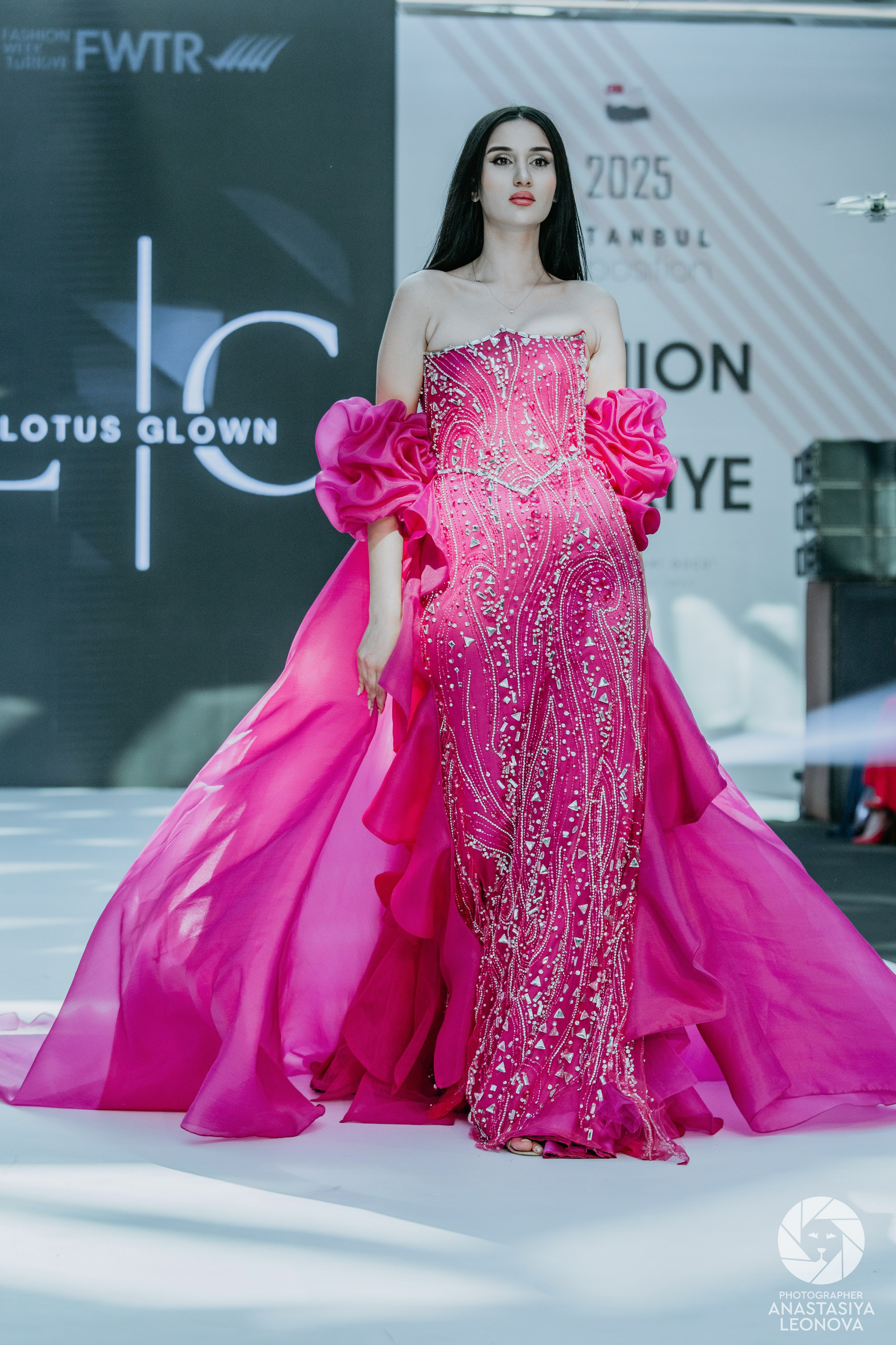 Fashion Week Türkiye [spring, 2025]. Anastasia Leonowa