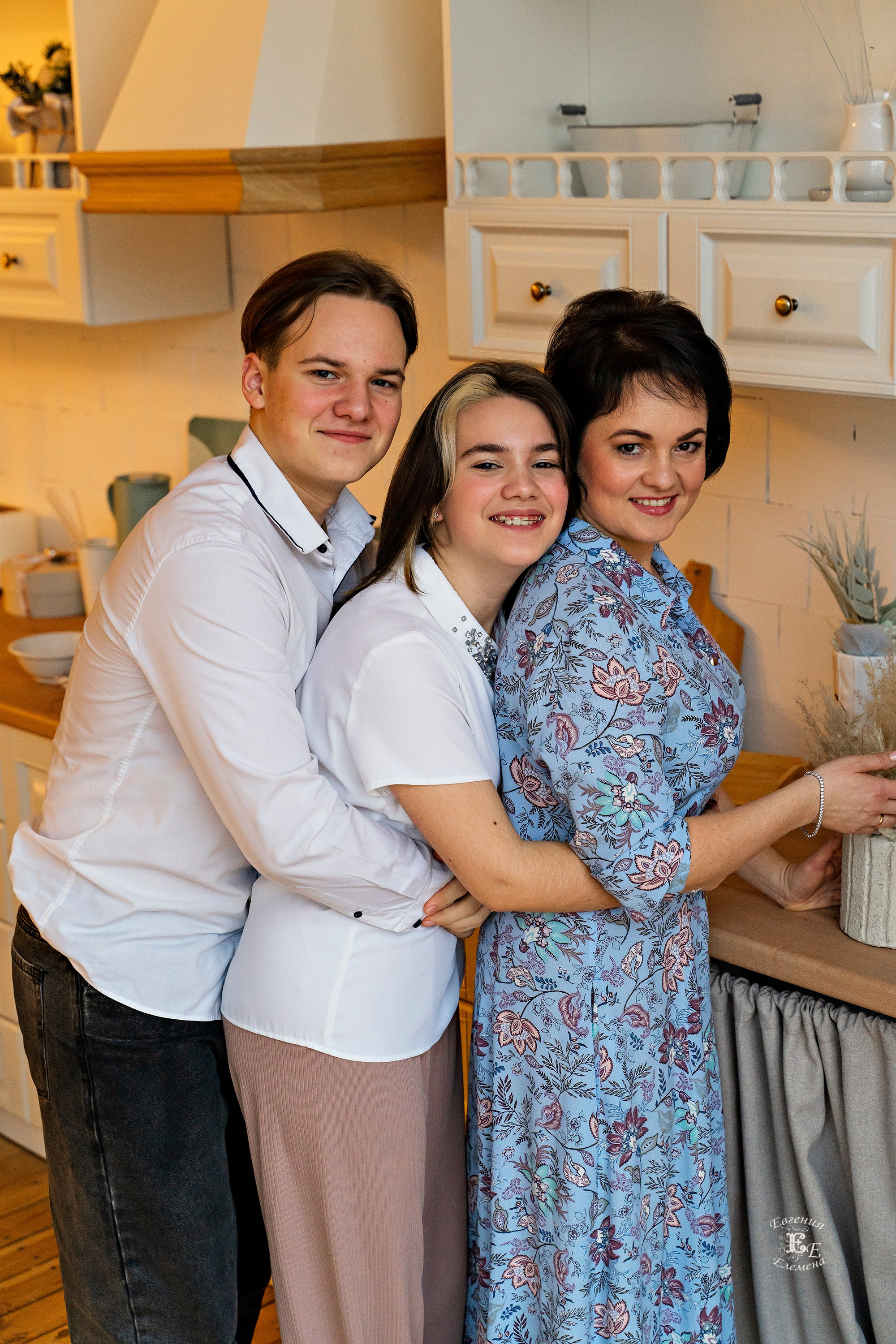 В студийном интерьере. Семейный и портретный фотограф в Санкт-Петербурге Евгения Елемена