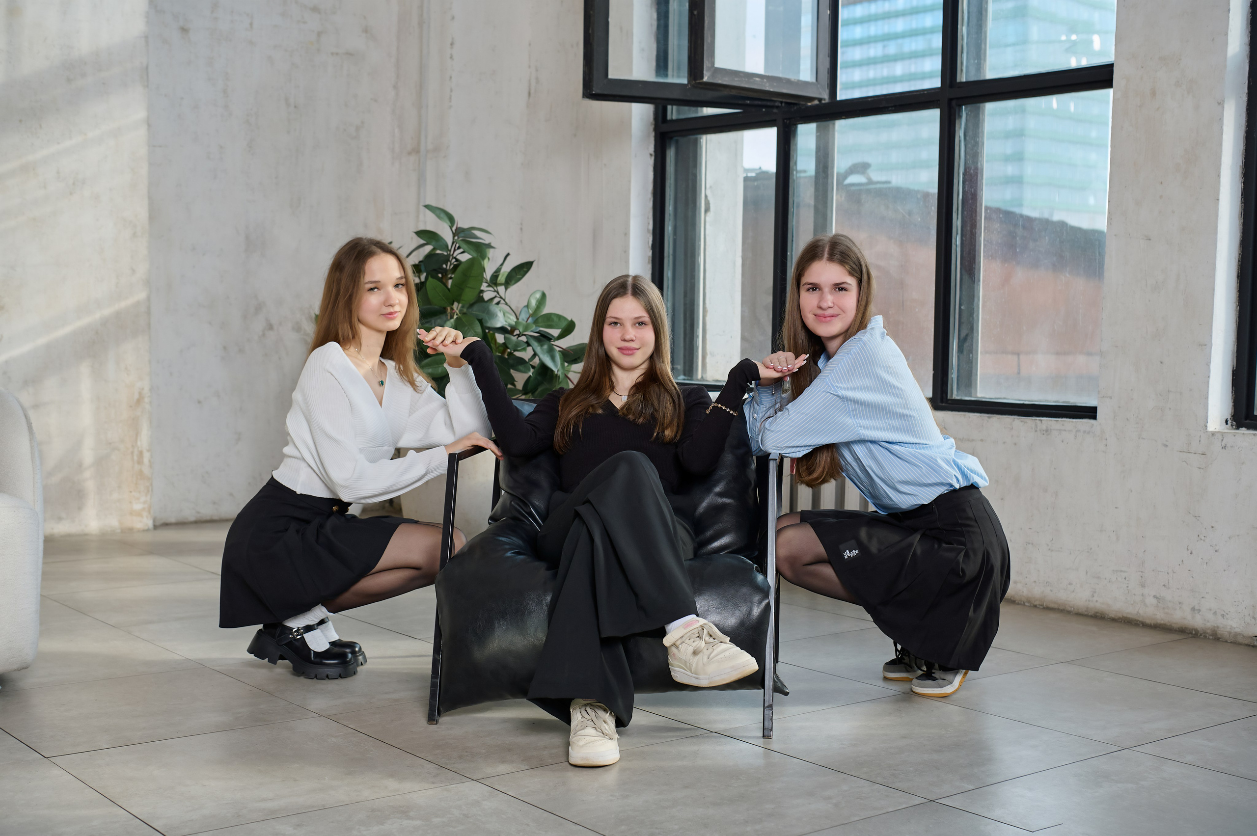 Пример фото выпускников в студии. Детский и семейный фотограф г. Москва Оксана Катаджи