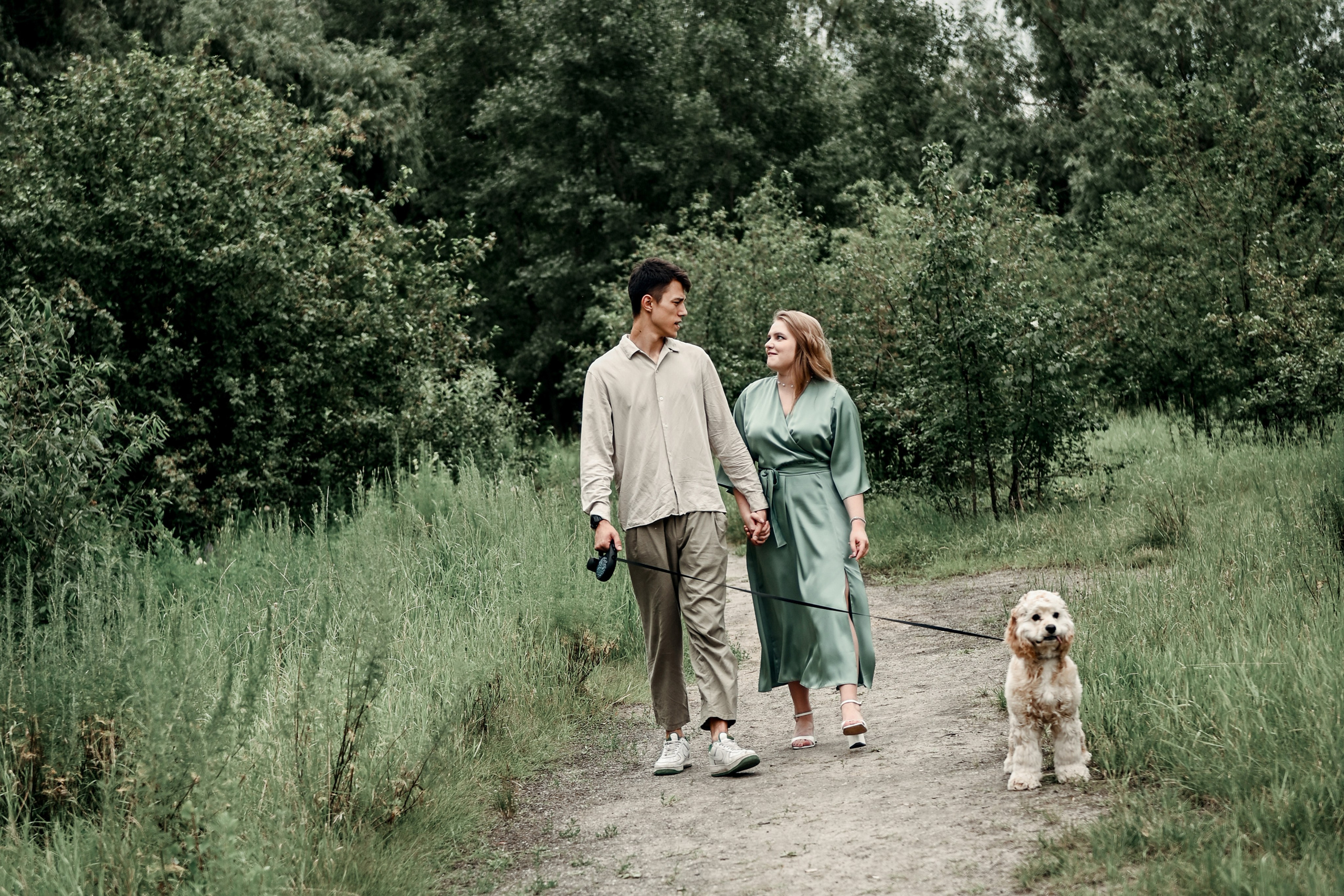 Love story прогулка вместе с песиком))). Свадебный, семейный, детский, контент фотограф в Омске Максим Ильин