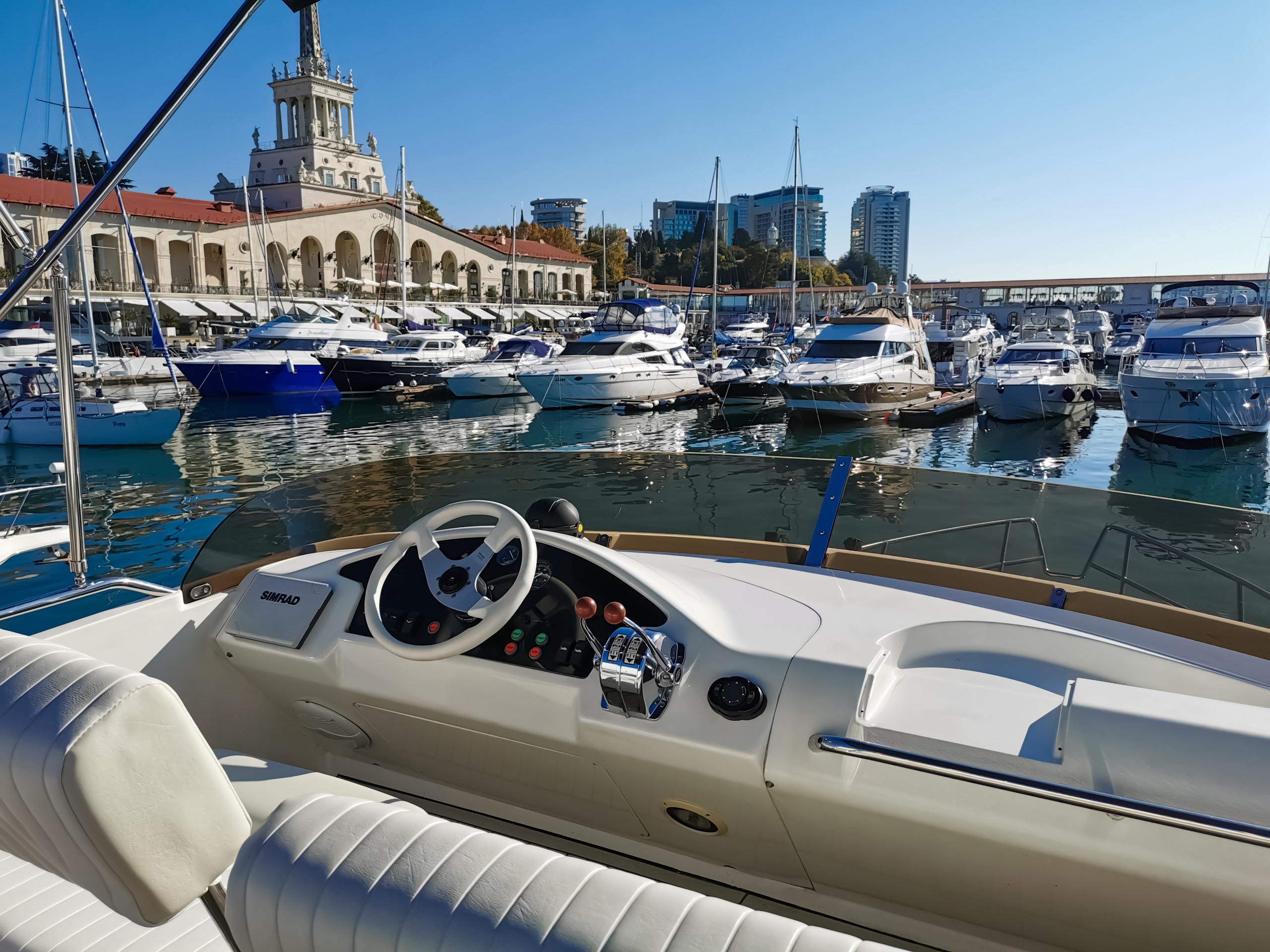 Яхта Уно Аренда Яхты в Сочи Яхтанаморе YACHTNAMORE YACHTANAMORE