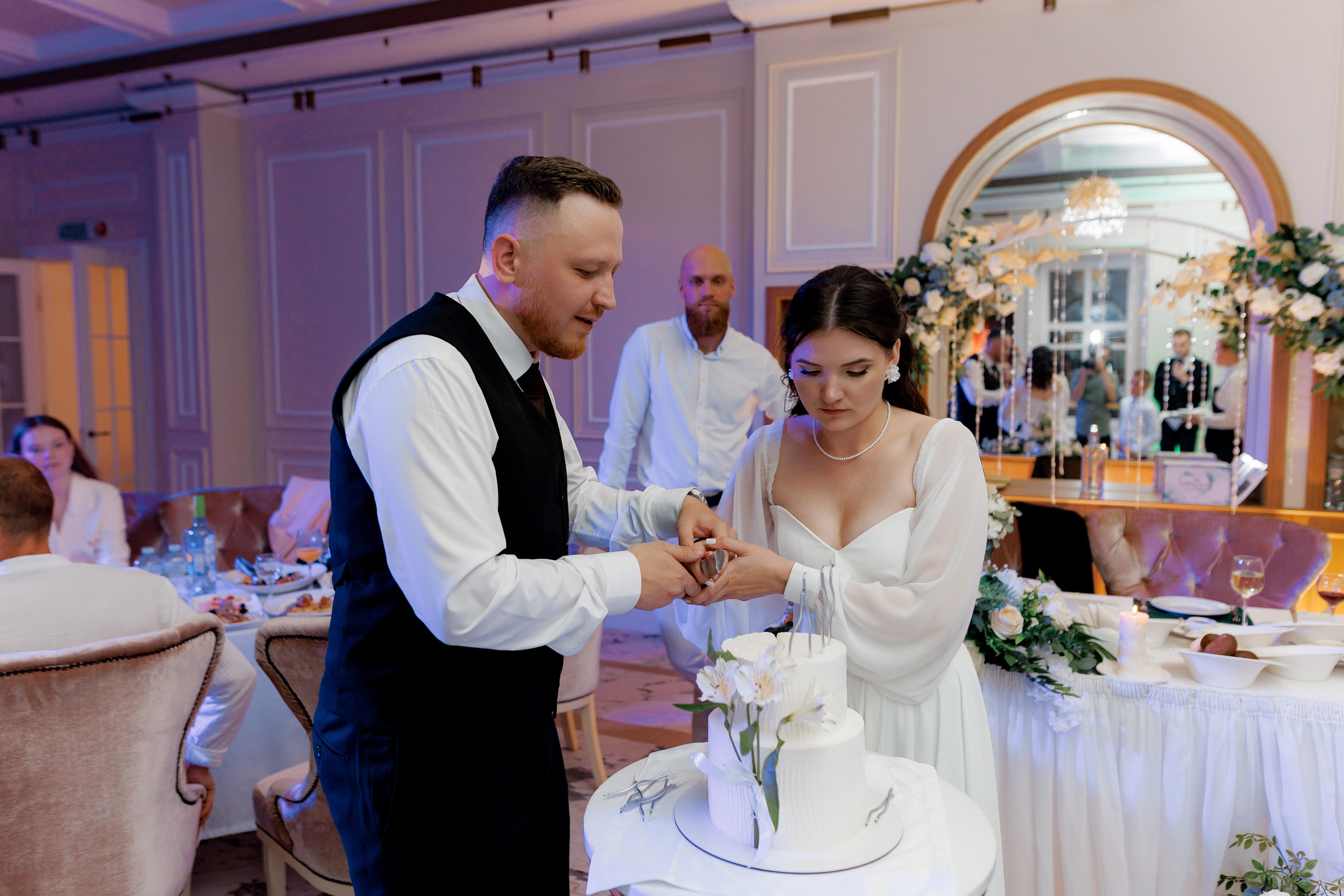 Свадебный банкет Полины и Ильи: волшебство в «Музыке и Времени». Свадебный фотограф Михаил Александров