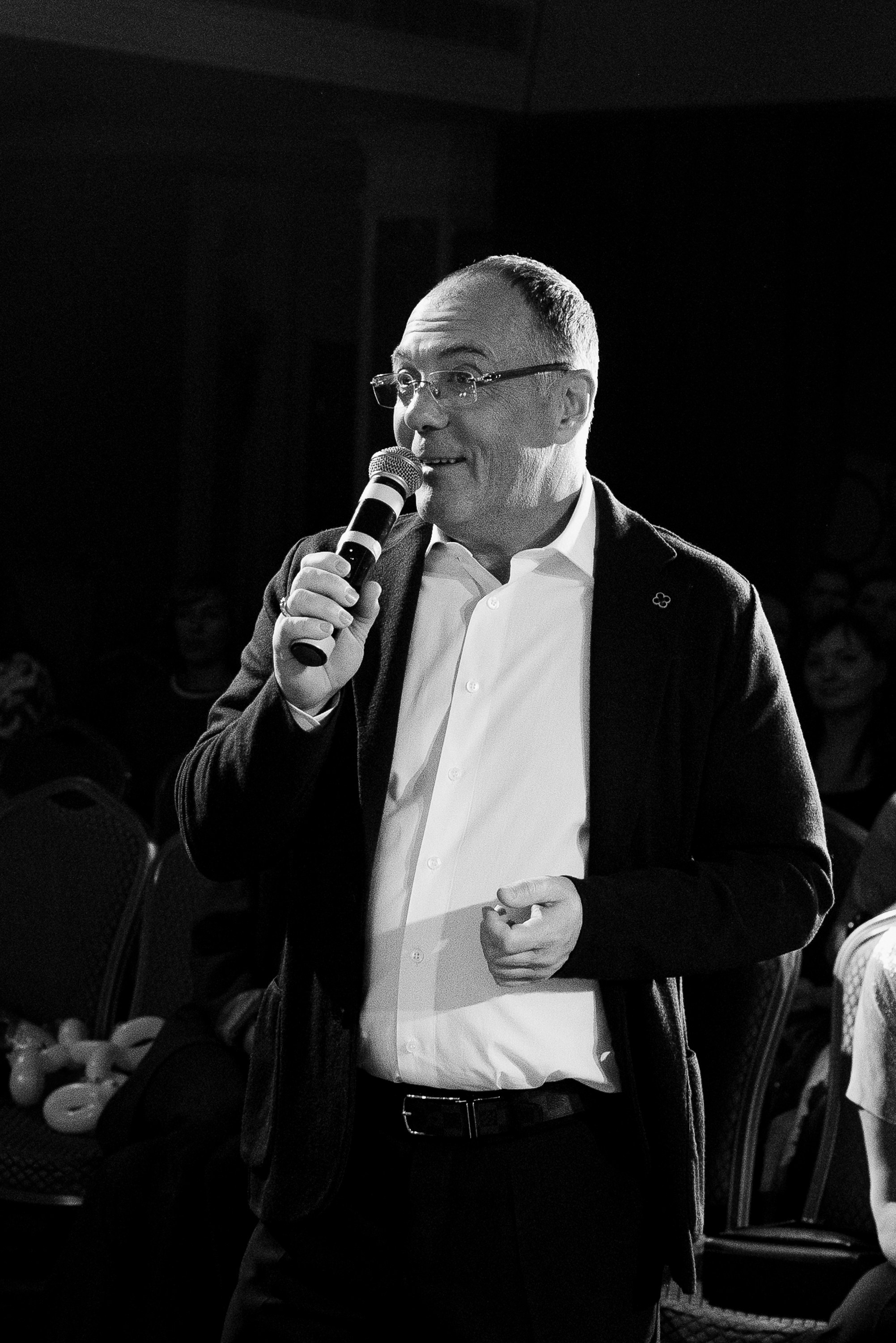 СПЕКТАКЛЬ «ВОЛШЕБНЫЕ ОЧКИ» ОПТИК-ЦЕНТР. Репортажный фотограф Зуев Роман г. Челябинск