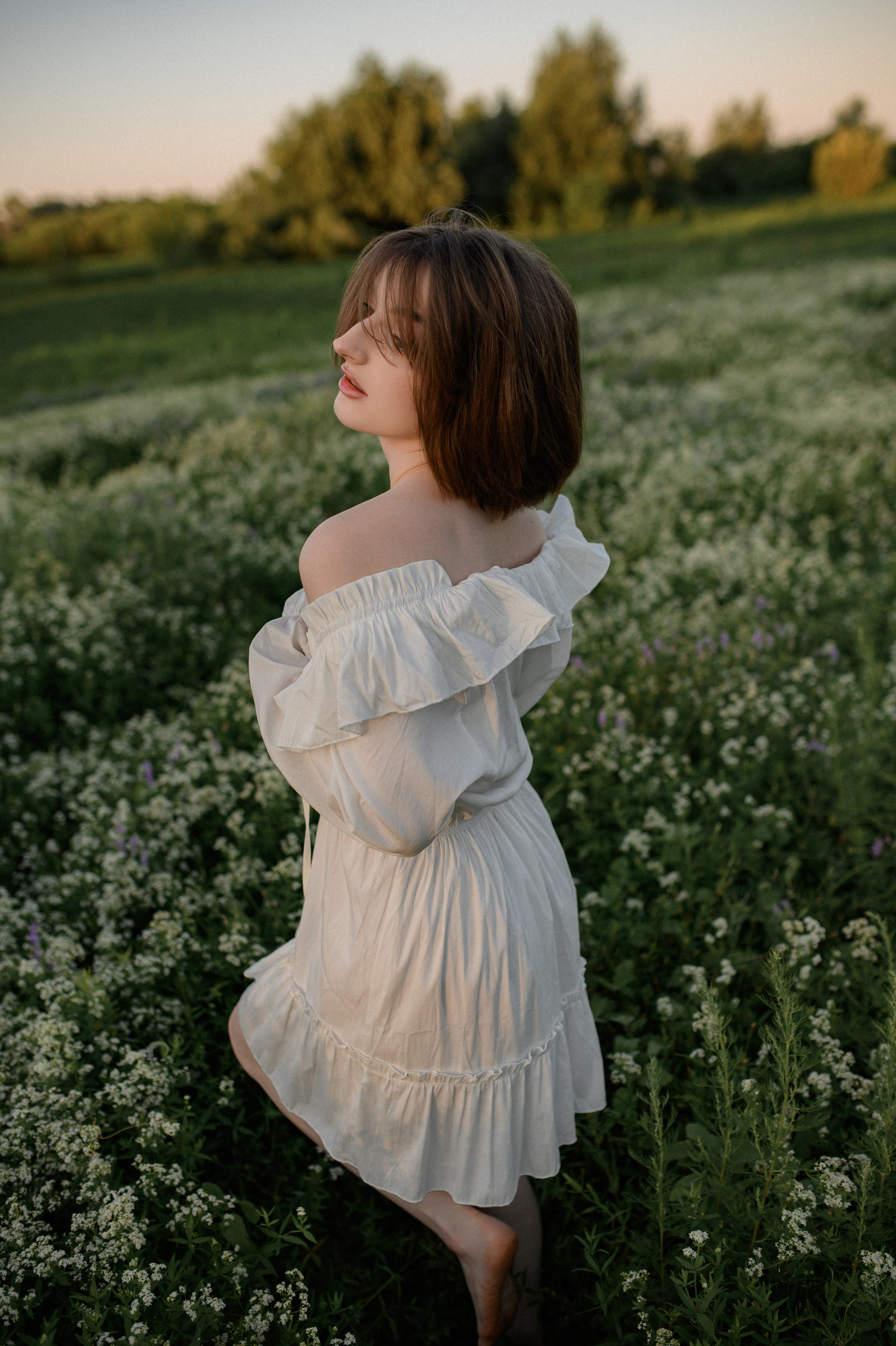 Полина и поле. Www.ostermiller.ru