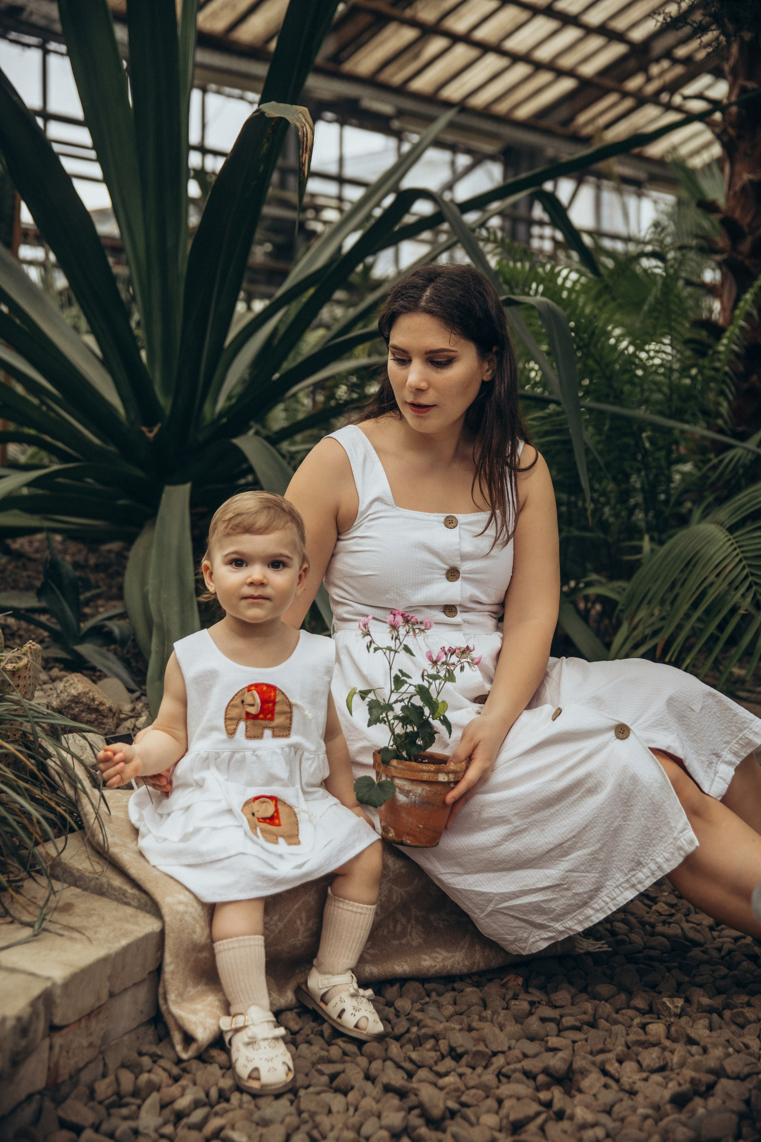 Мама и дочь оранжерея. Свадебный и семейный фотограф Москва и Московская область