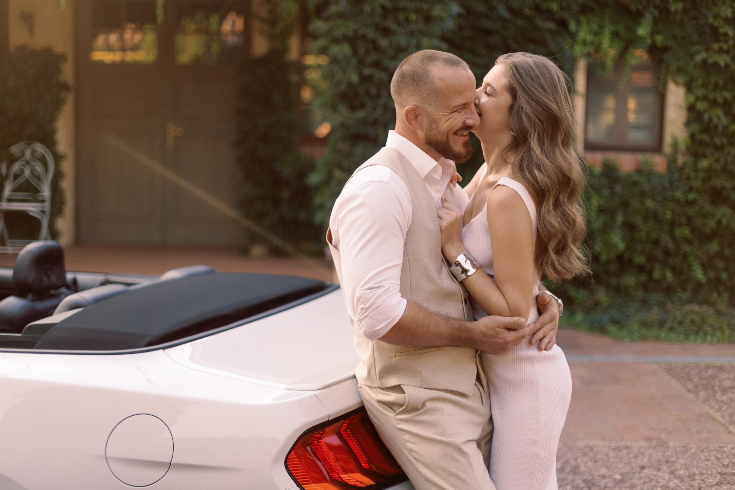 Фотосессия с кабриолетом в городе Ростове для Сергея и Августины