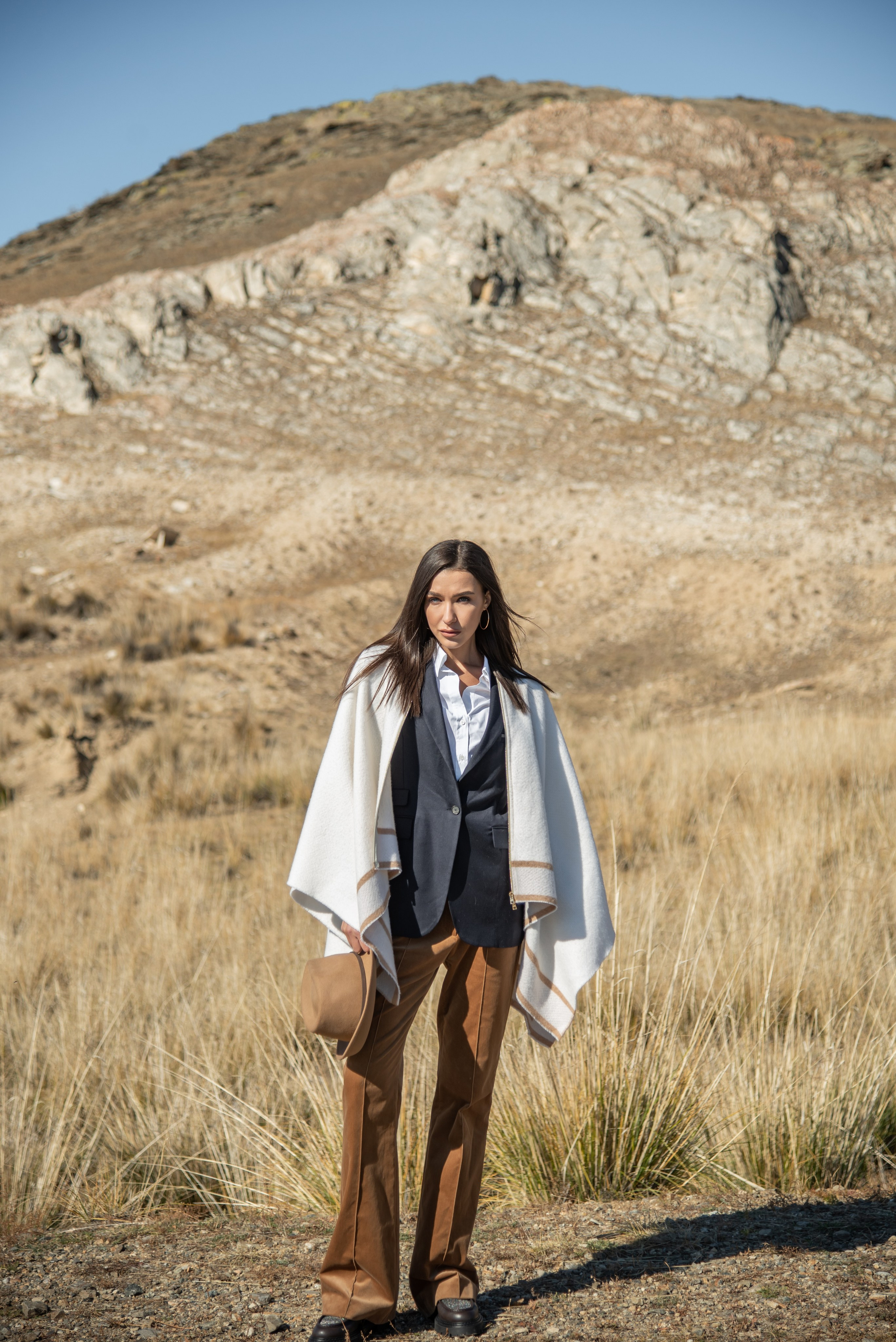 Съёмка одежды на Ольхоне. Занимаюсь профессиональной фотографией и живу рядом с Байкалом. Работаю в разных жанрах