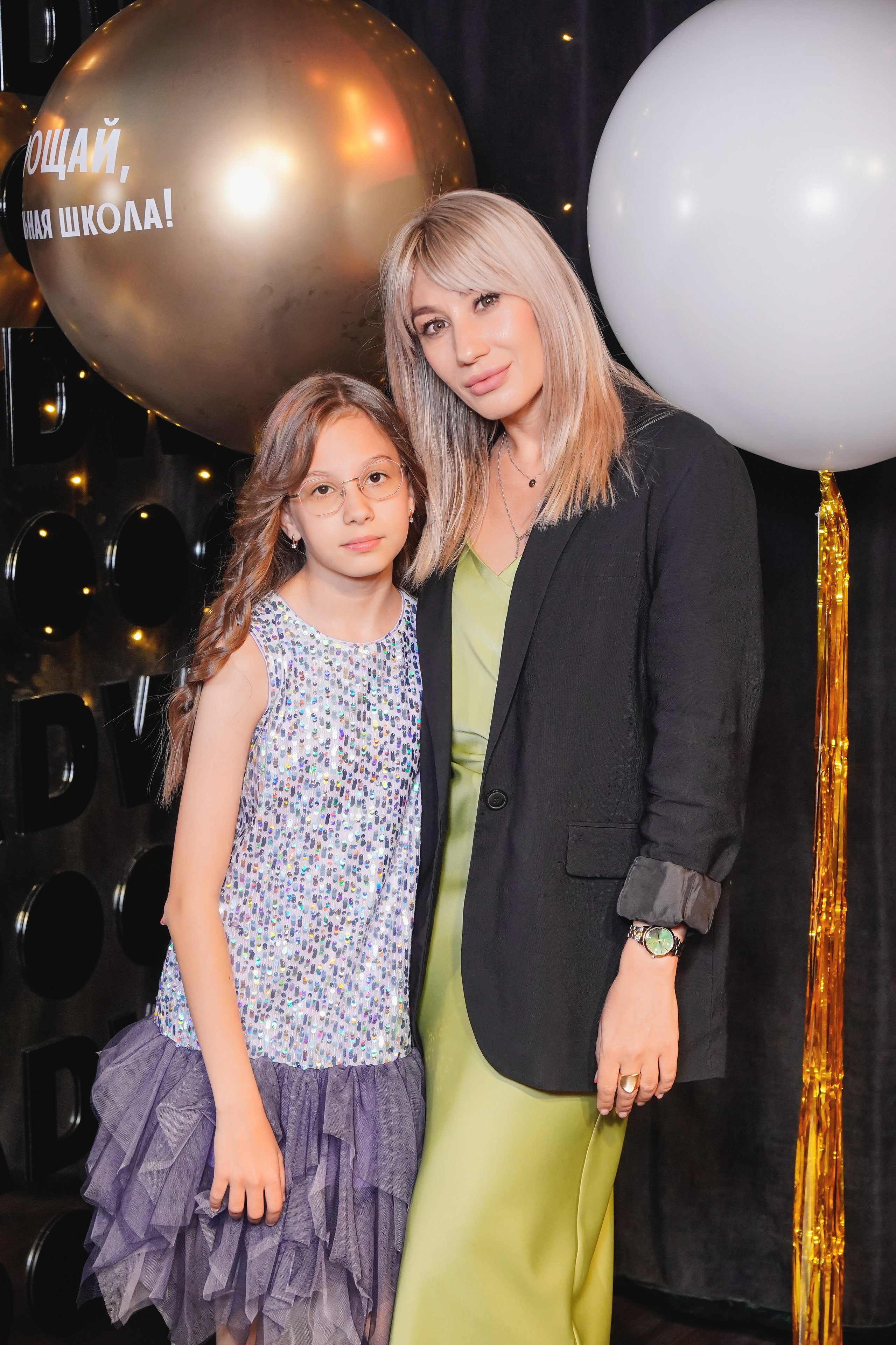 Выпускной. Занимаюсь профессиональной фотографией и живу рядом с Байкалом. Работаю в разных жанрах