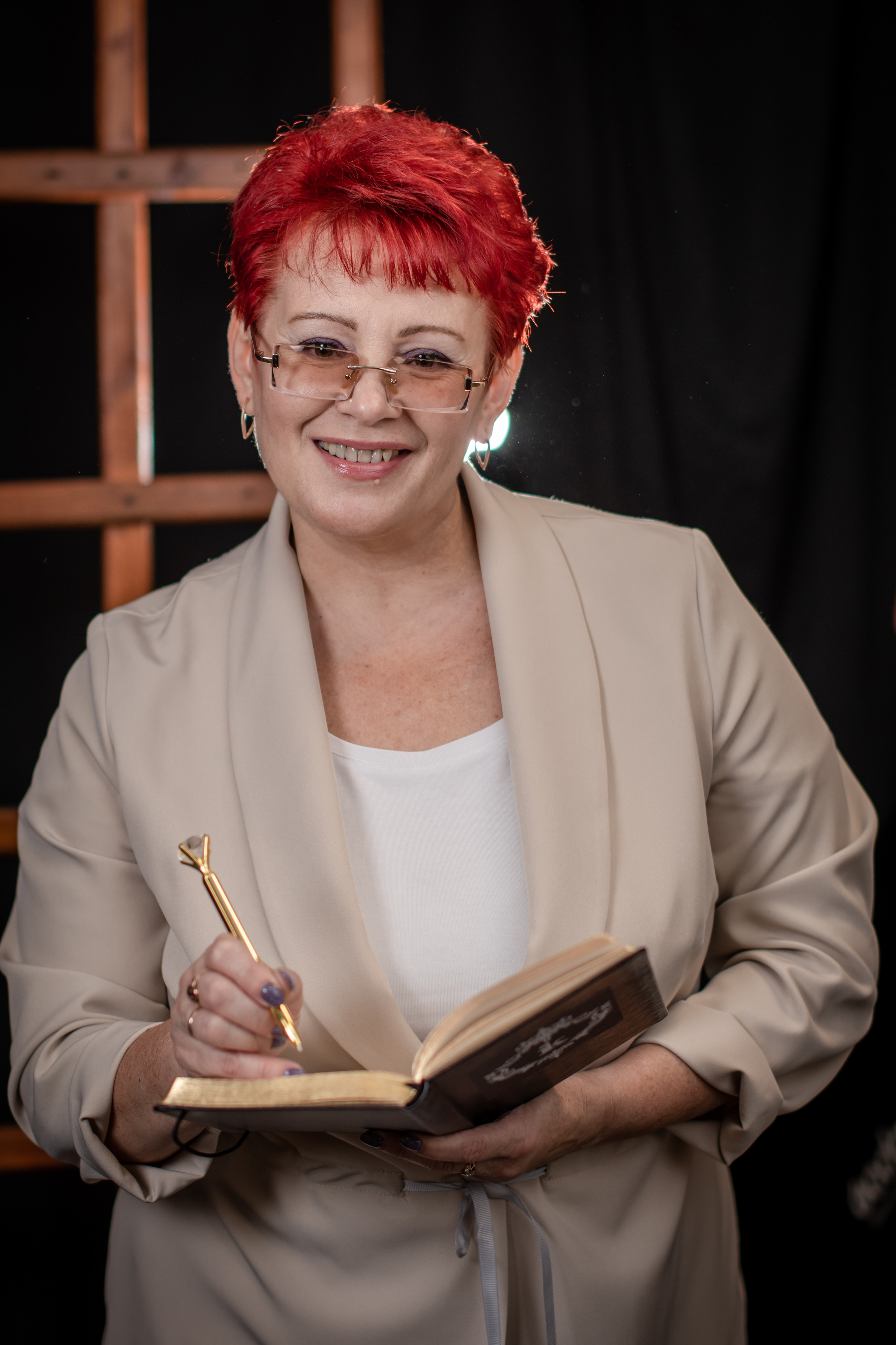 Ведущая праздников Инна. Фотограф в Сузуне — Зоя Попова (Собственная фотостудия)