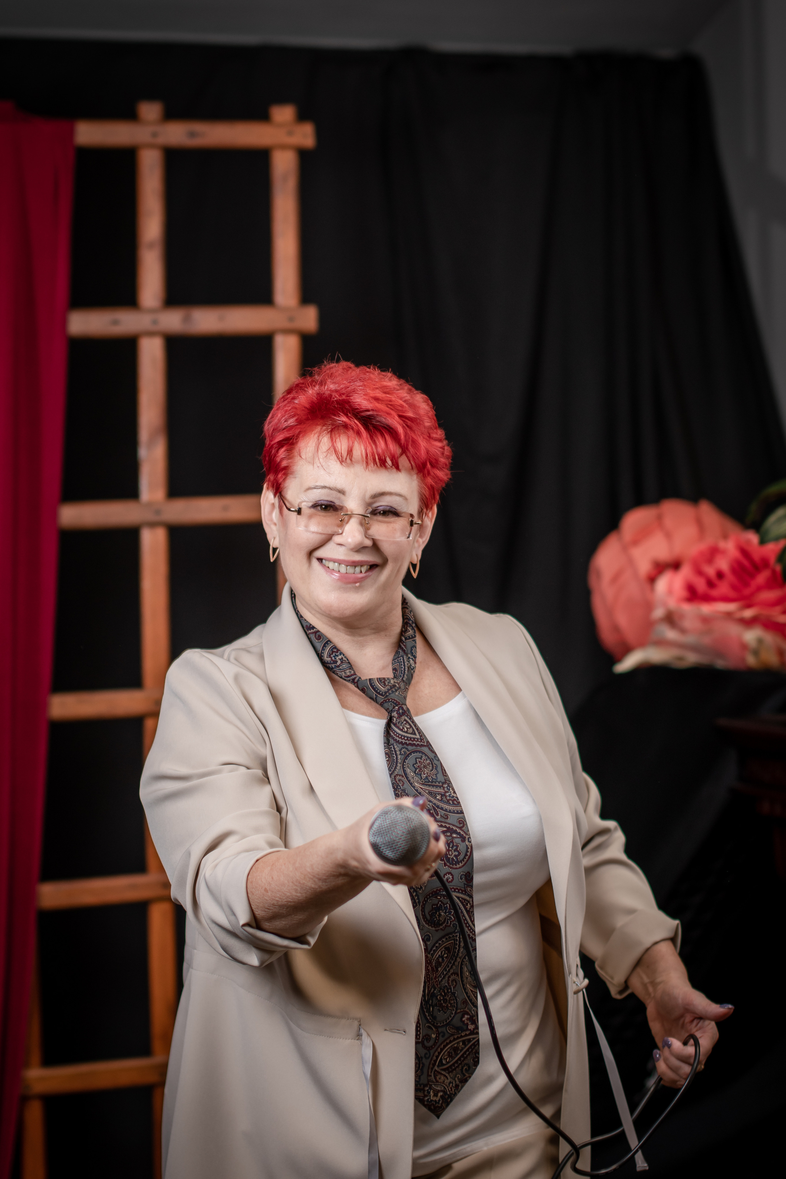 Ведущая праздников Инна. Фотограф в Сузуне — Зоя Попова (Собственная фотостудия)