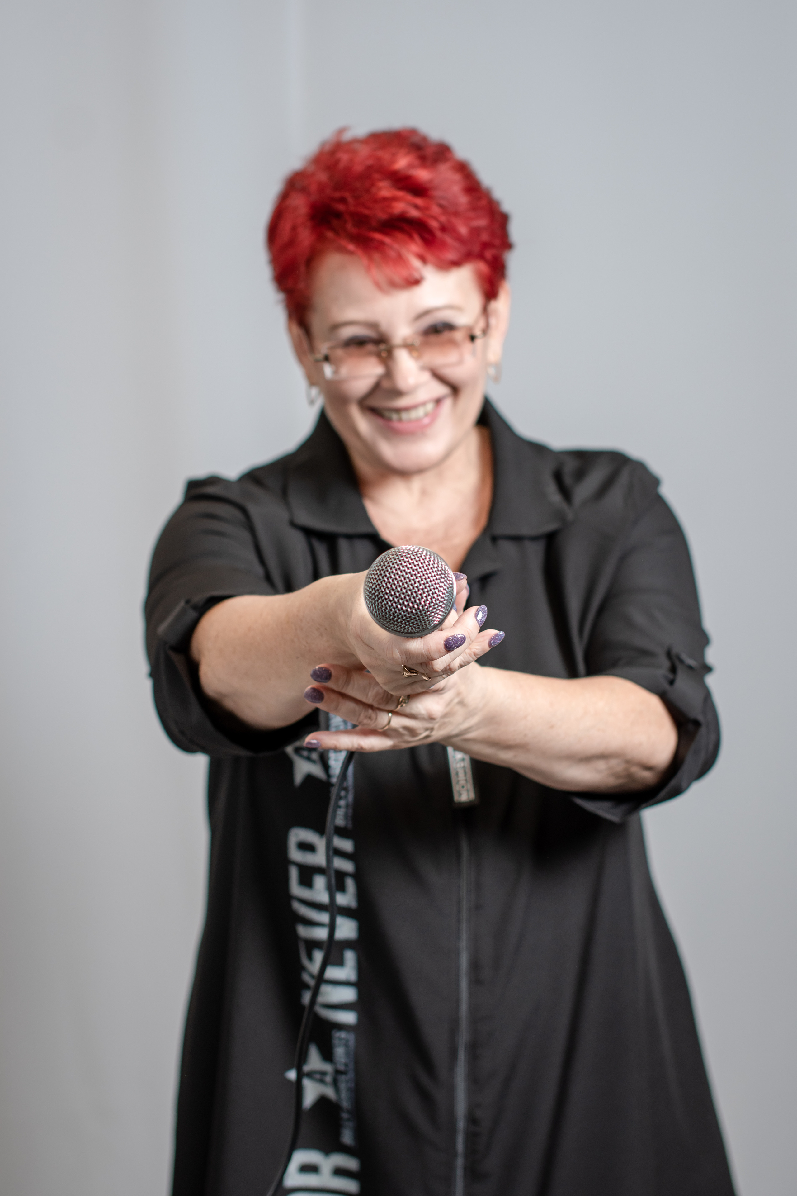 Ведущая праздников Инна. Фотограф в Сузуне — Зоя Попова (Собственная фотостудия)