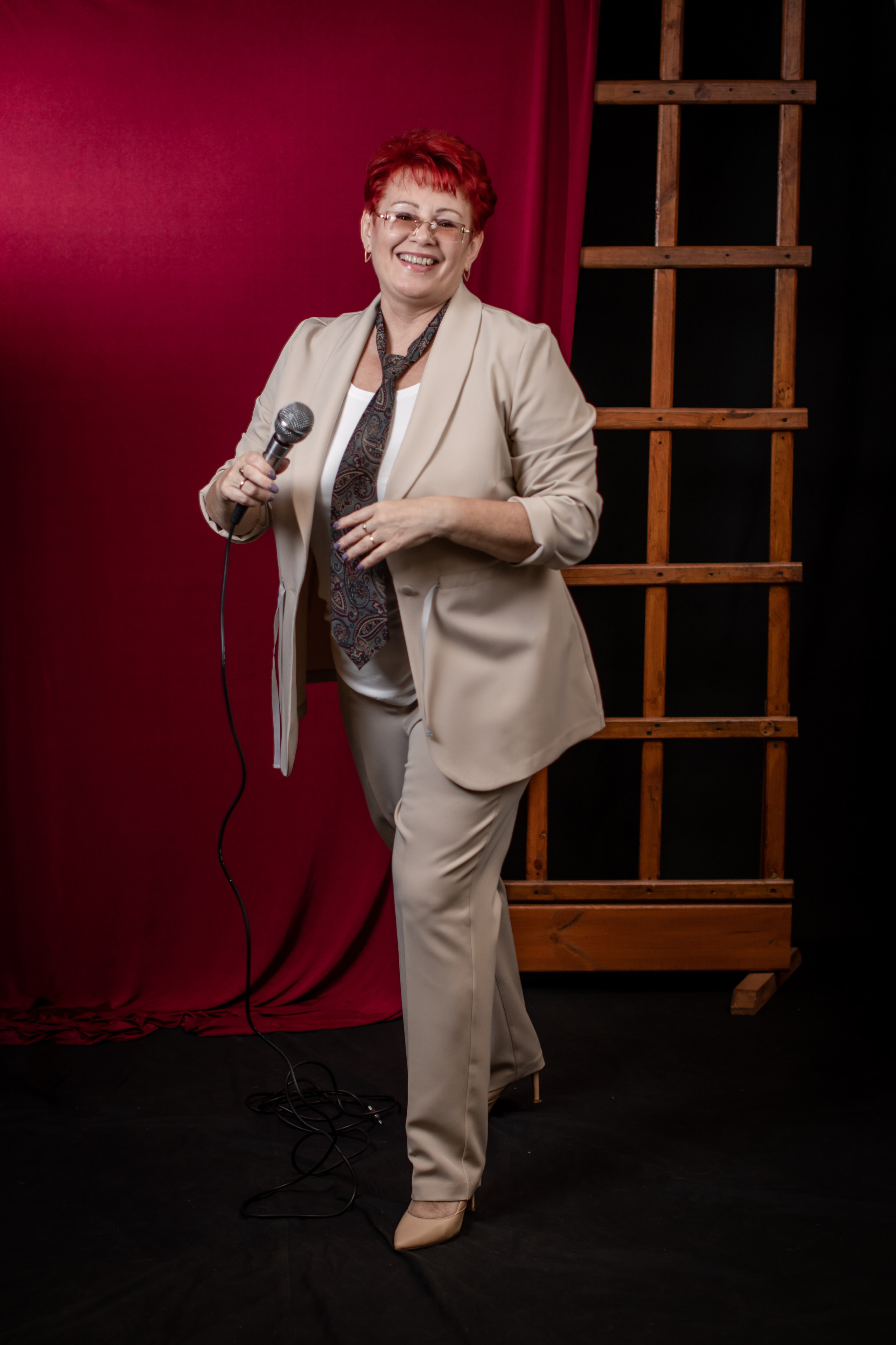 Ведущая праздников Инна. Фотограф в Сузуне — Зоя Попова (Собственная фотостудия)