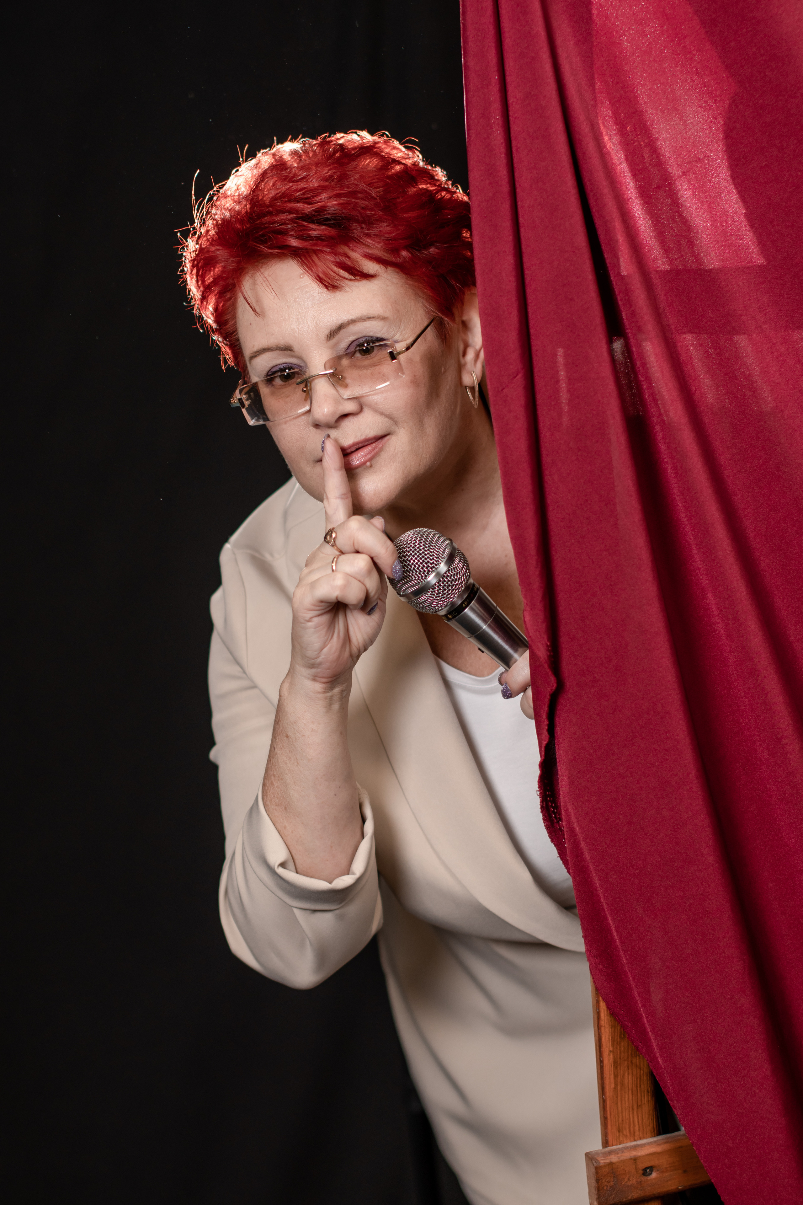 Ведущая праздников Инна. Фотограф в Сузуне — Зоя Попова (Собственная фотостудия)