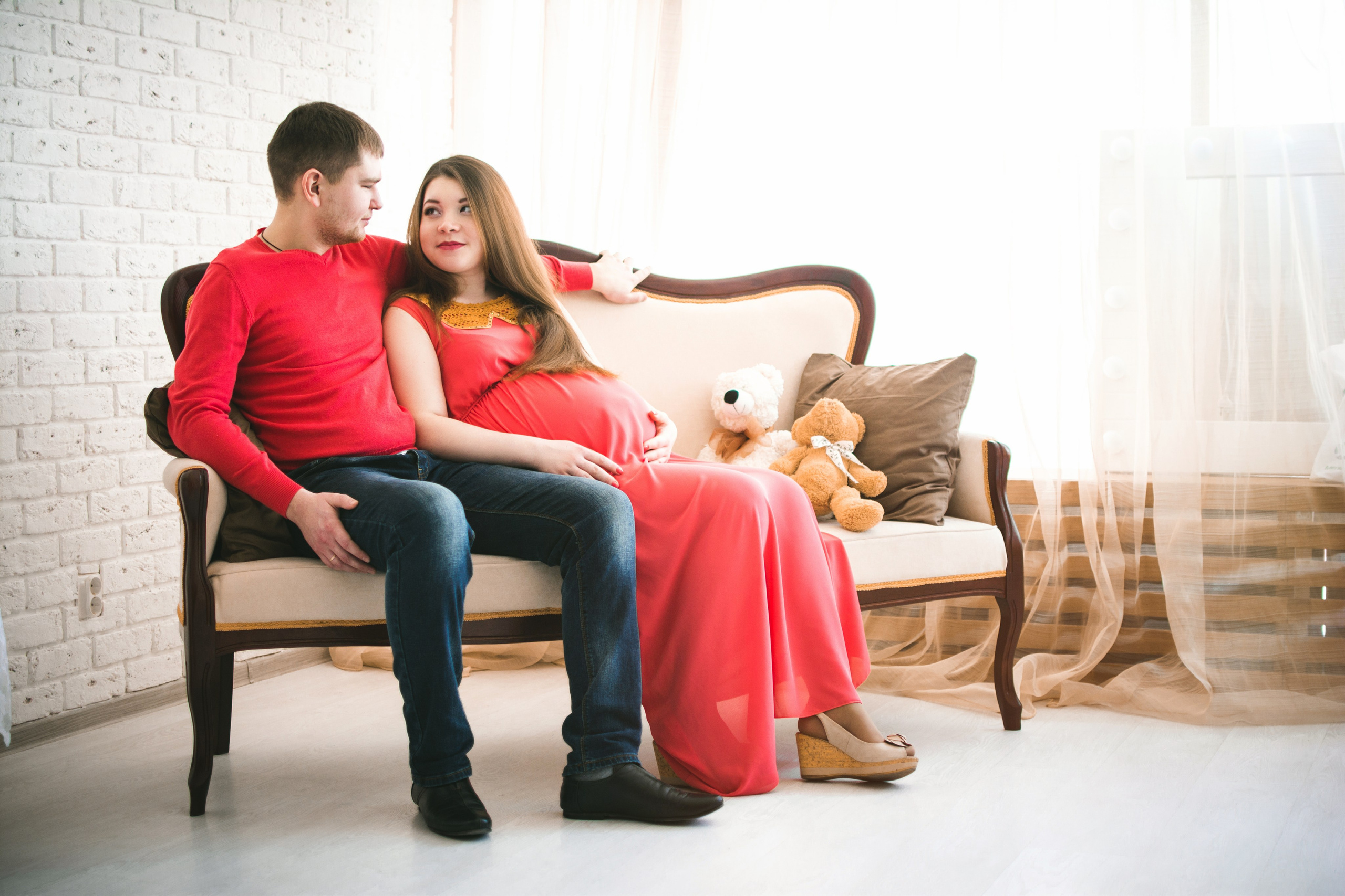 Дарья с мужем в ожидании чуда. Портретный креативный творческий фотограф в Казани Михаил Бушенев