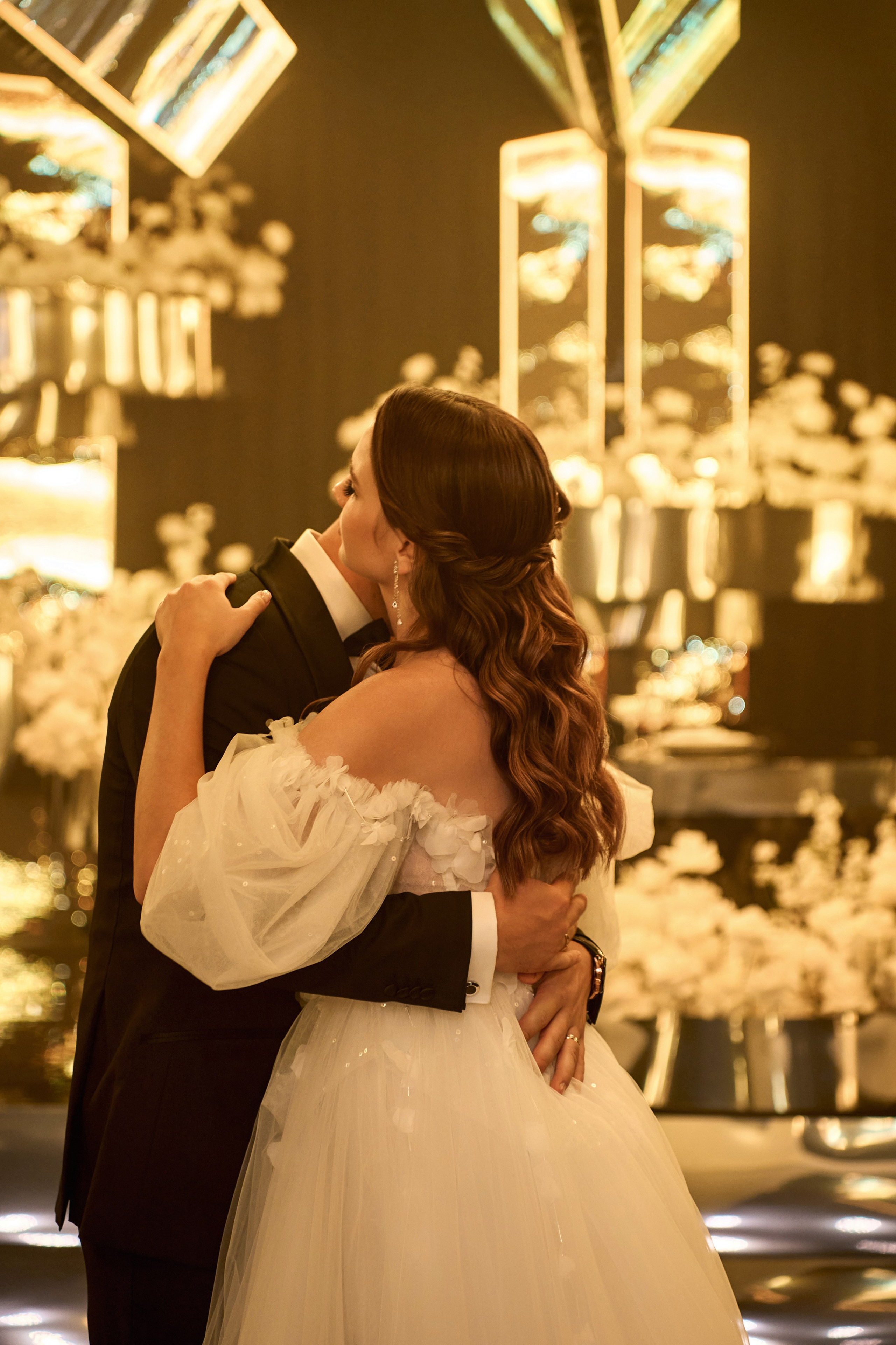 Свадьба с искусственным интеллектом в Усадьбе фамилии от ТВИНС СТУДИО лучших фотографов Краснодара. ТВИНС СТУДИО — лучшие свадебные фотографы и видеографы в Краснодаре