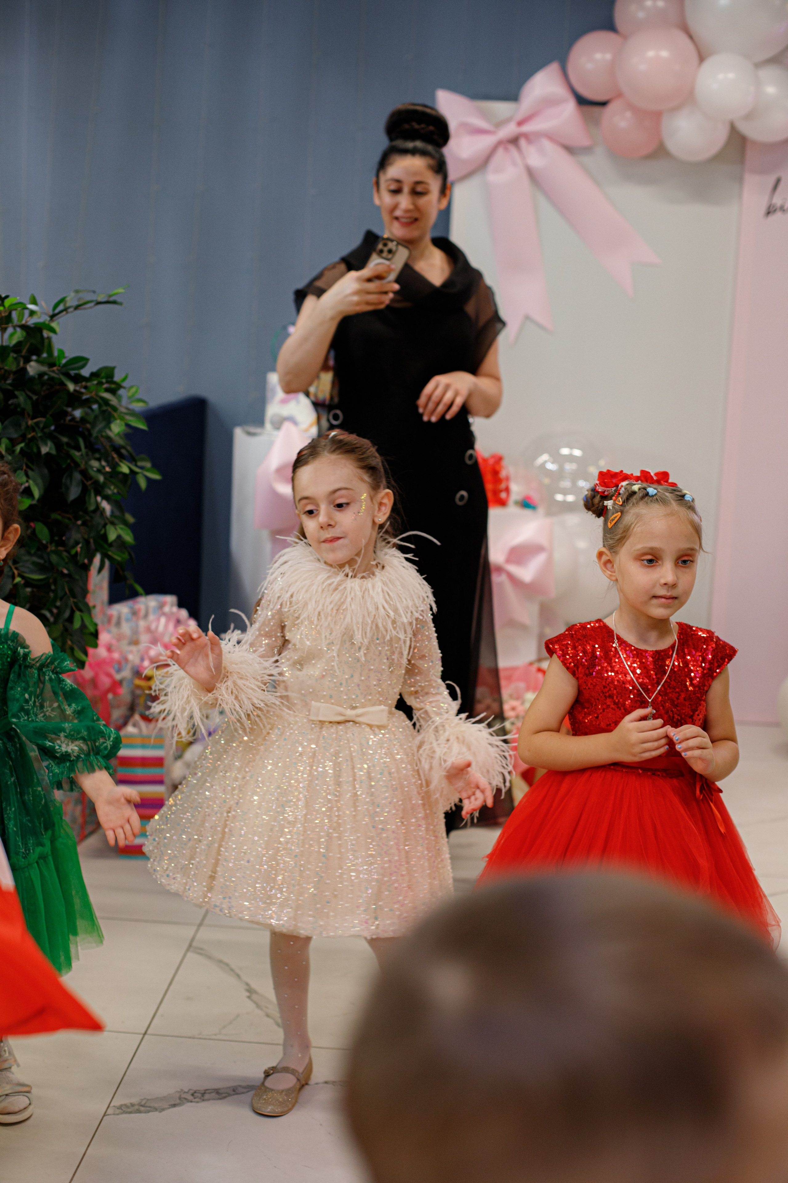 ASIA'S BIRTHDAY PARTY. Photokarish