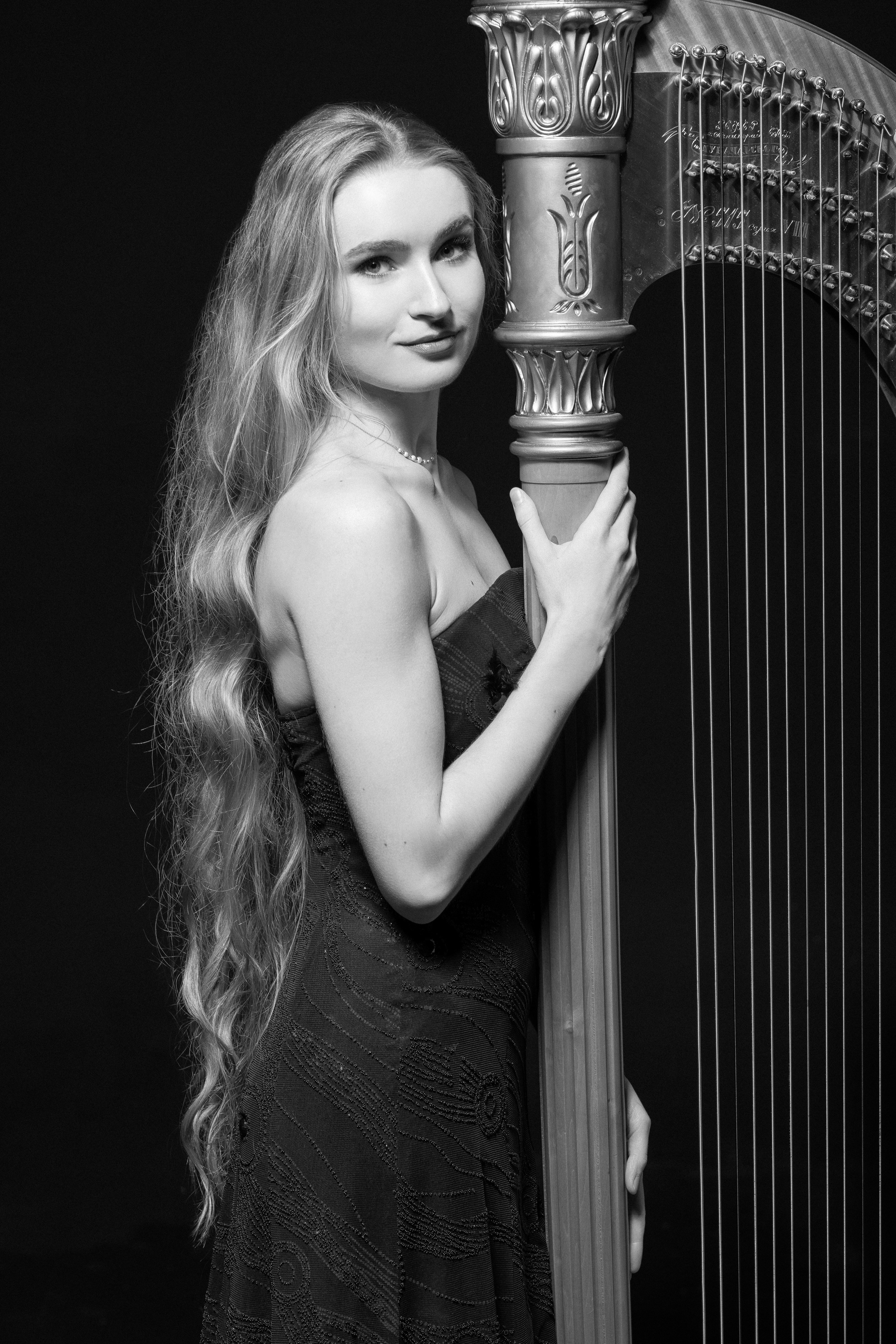 Harp girl. Portrait photographer in Minsk Slava Potalakh