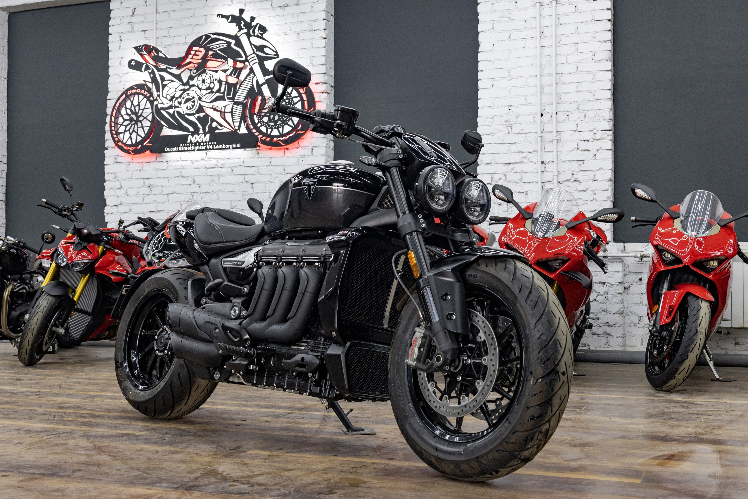 Фотосессия с мотоциклами и автомобилями. Предметный фотограф в Москве и Московской области