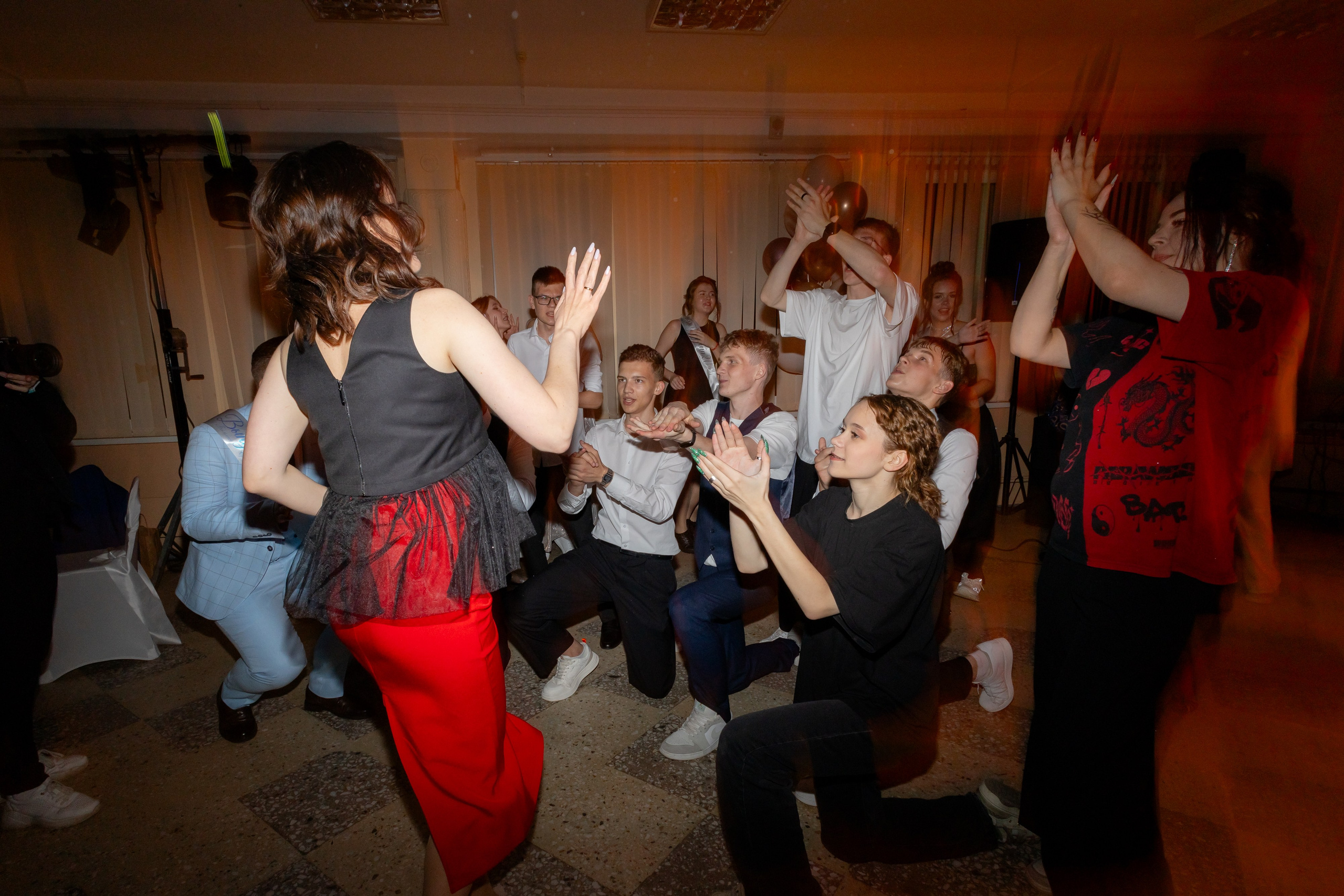 Школьный выпускной 2024 год в Соколе (Минск). Свадебный фотограф в Минске/Беларуси Сергей Спиридонов