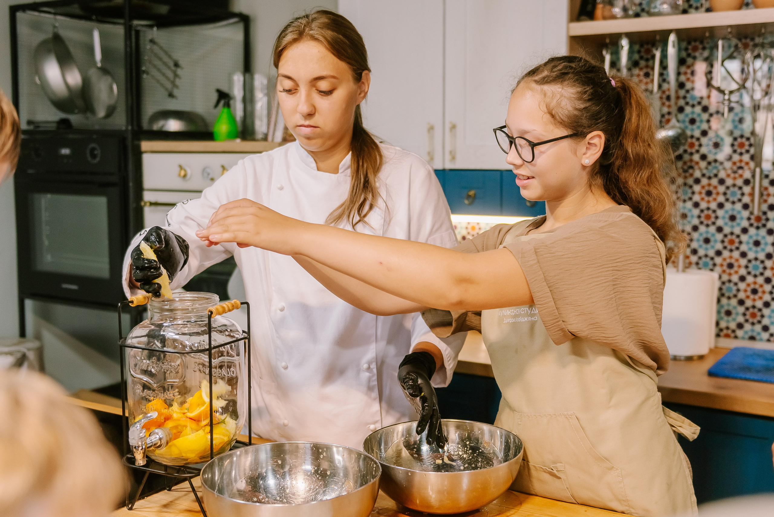 Инклюзивная кухня добра в Артишок 30. 07.35. Детский фотограф, семейный фотограф и репортажи в Кемерово