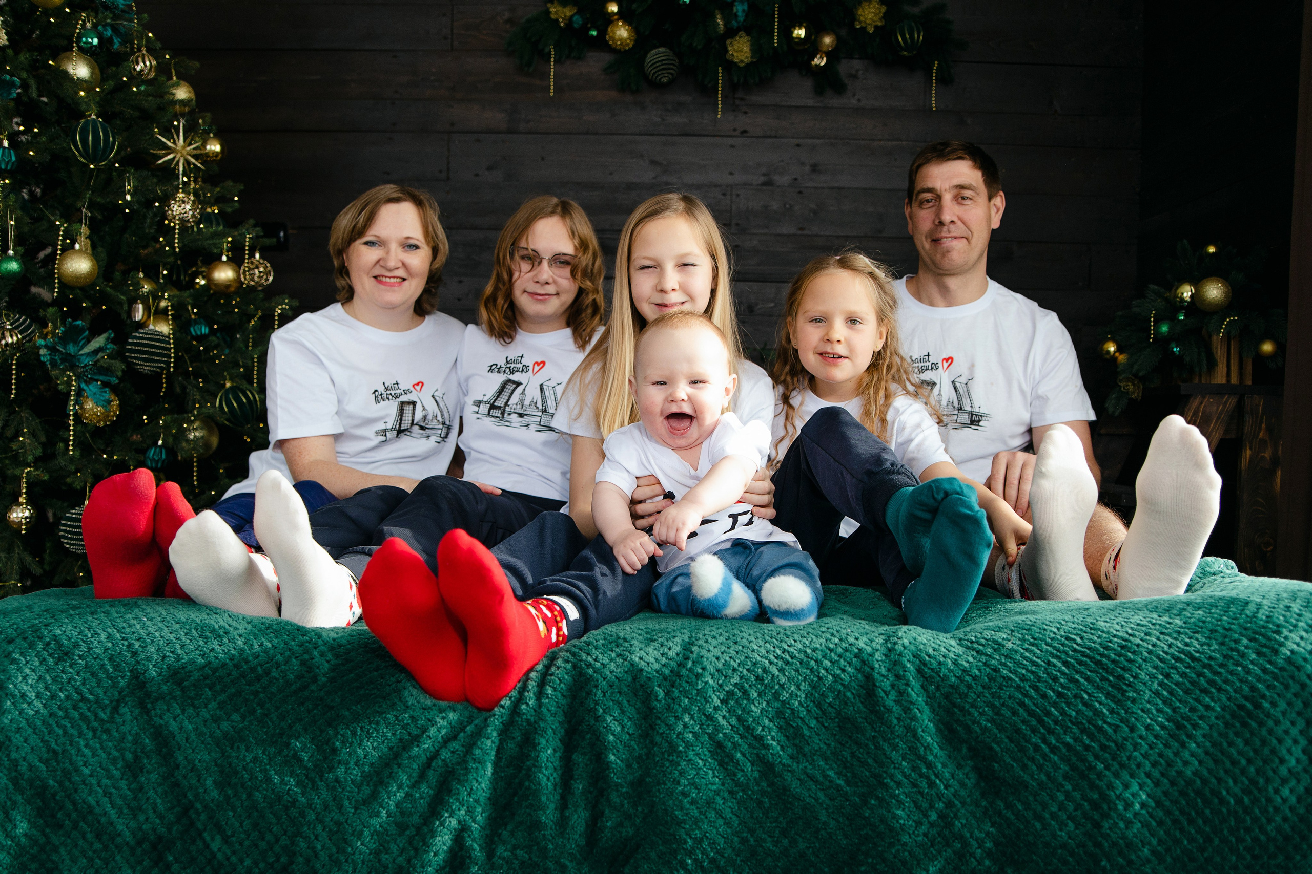 Семейная новогодняя фотосессия. Студийная съёмка. Арт-фотограф. Фотосъемка, авторские принты для интерьера