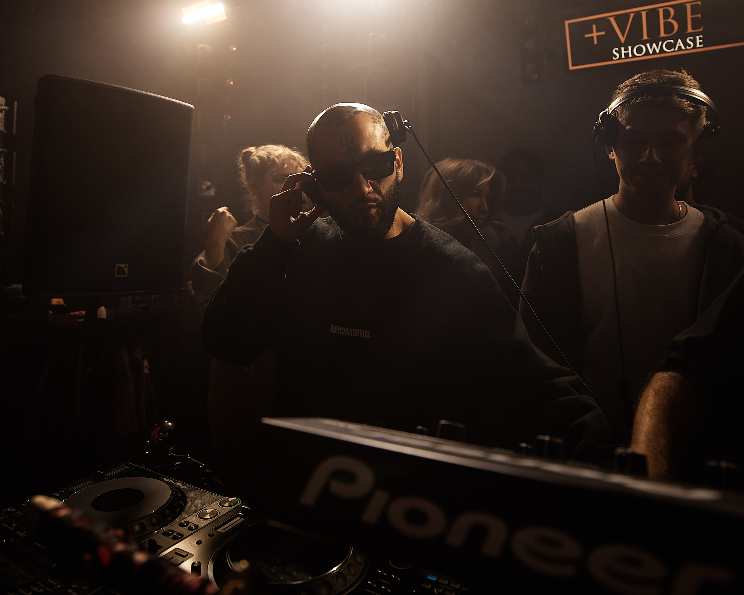 PLUS VIBE Party. Репортажный фотограф в Москве Дмитрий Масленников