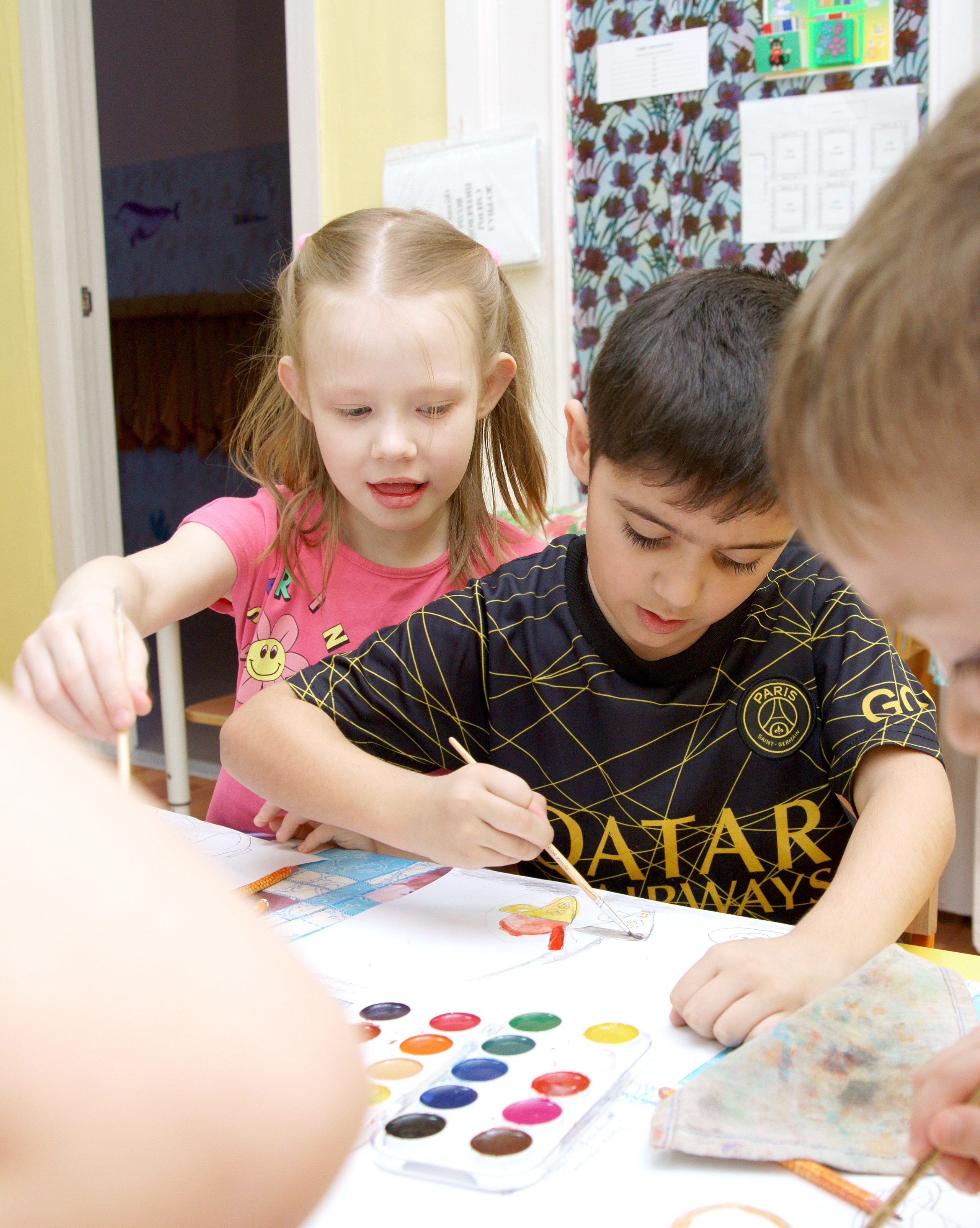 Репортажная фотосессия в группе - рисование - дети рисуют