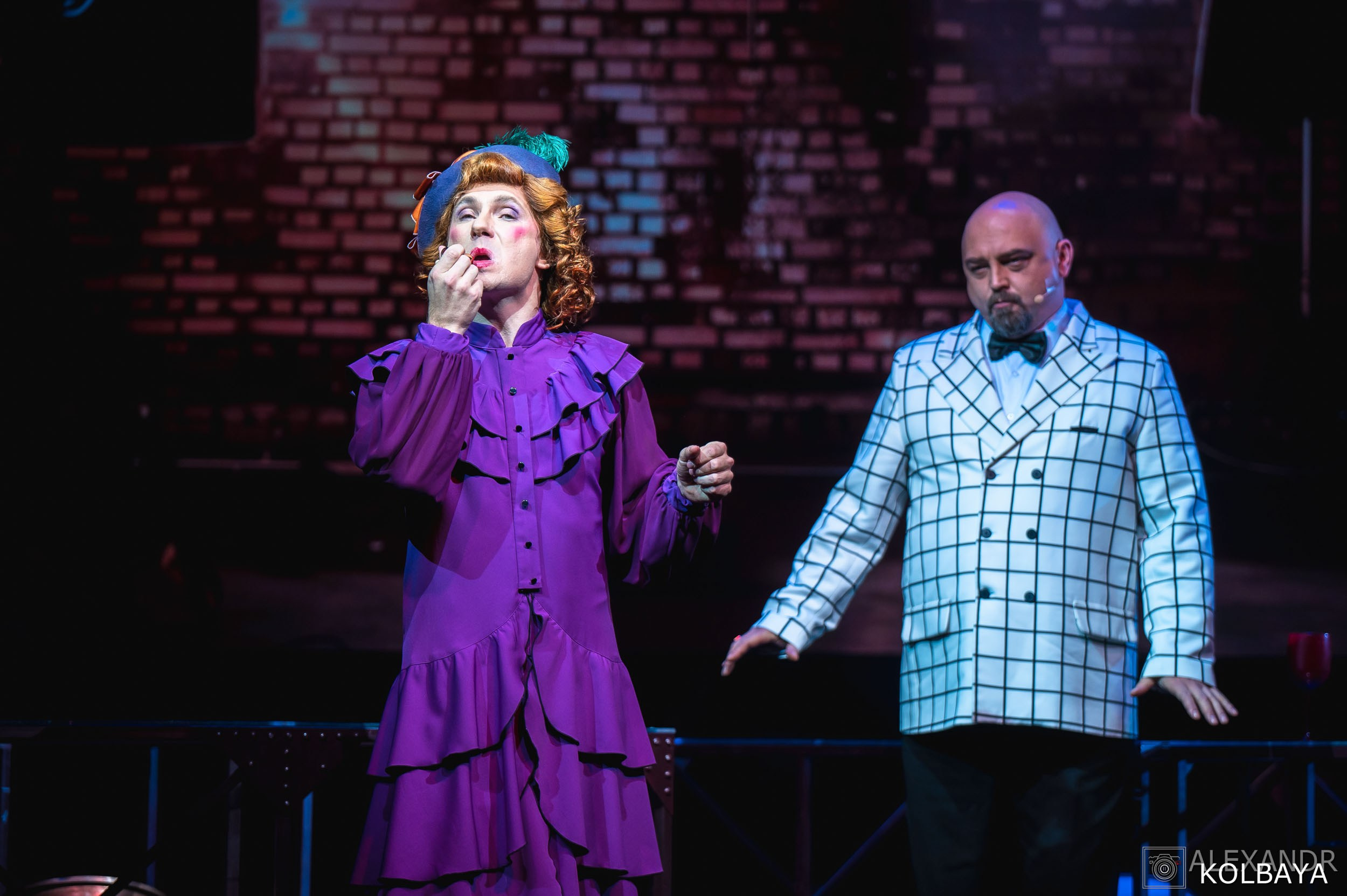 Фотографии со спектакля «Привет, я тетя Чарли». Концертный и театральный репортажный фотограф в Москве Александр Колбая