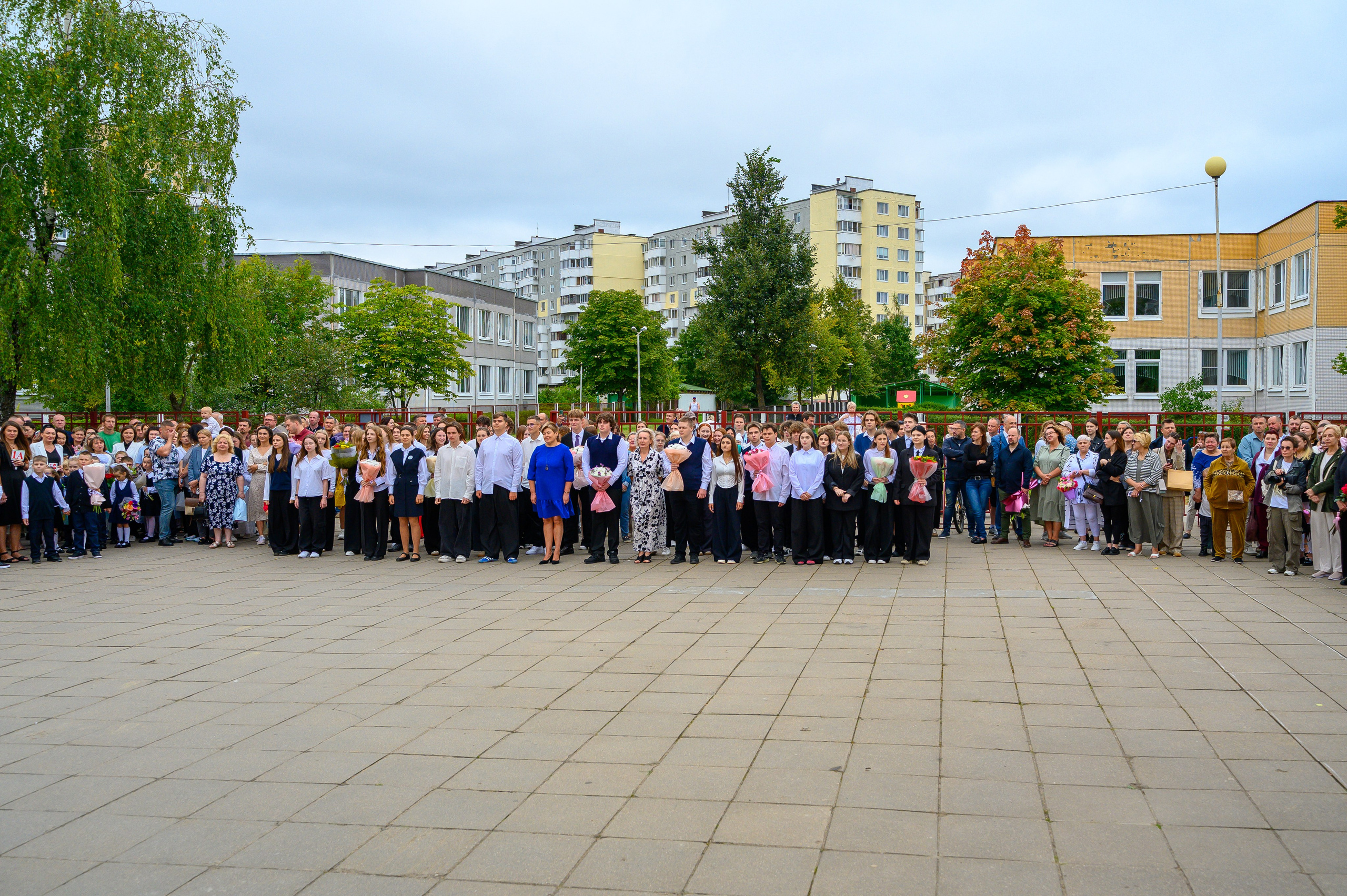 Вот звучит первый звонок, перед этим долгое приготовление к новому этапу в жизни, Яромир идет в школу. Фотоуслуги, услуги фотографа, фотографирование важных событий