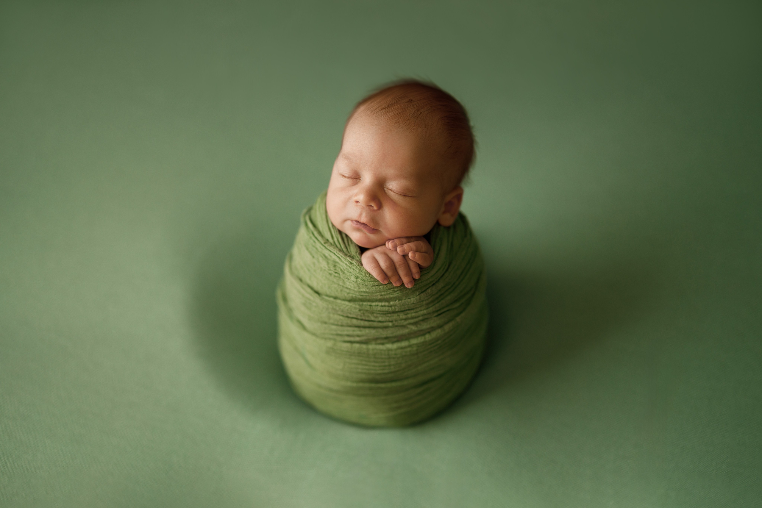 Ньюборн фотосессии в Старом Осколе. Фотостудия для новорожденных в Старом Осколе Гильфановых Юрия и Ольги