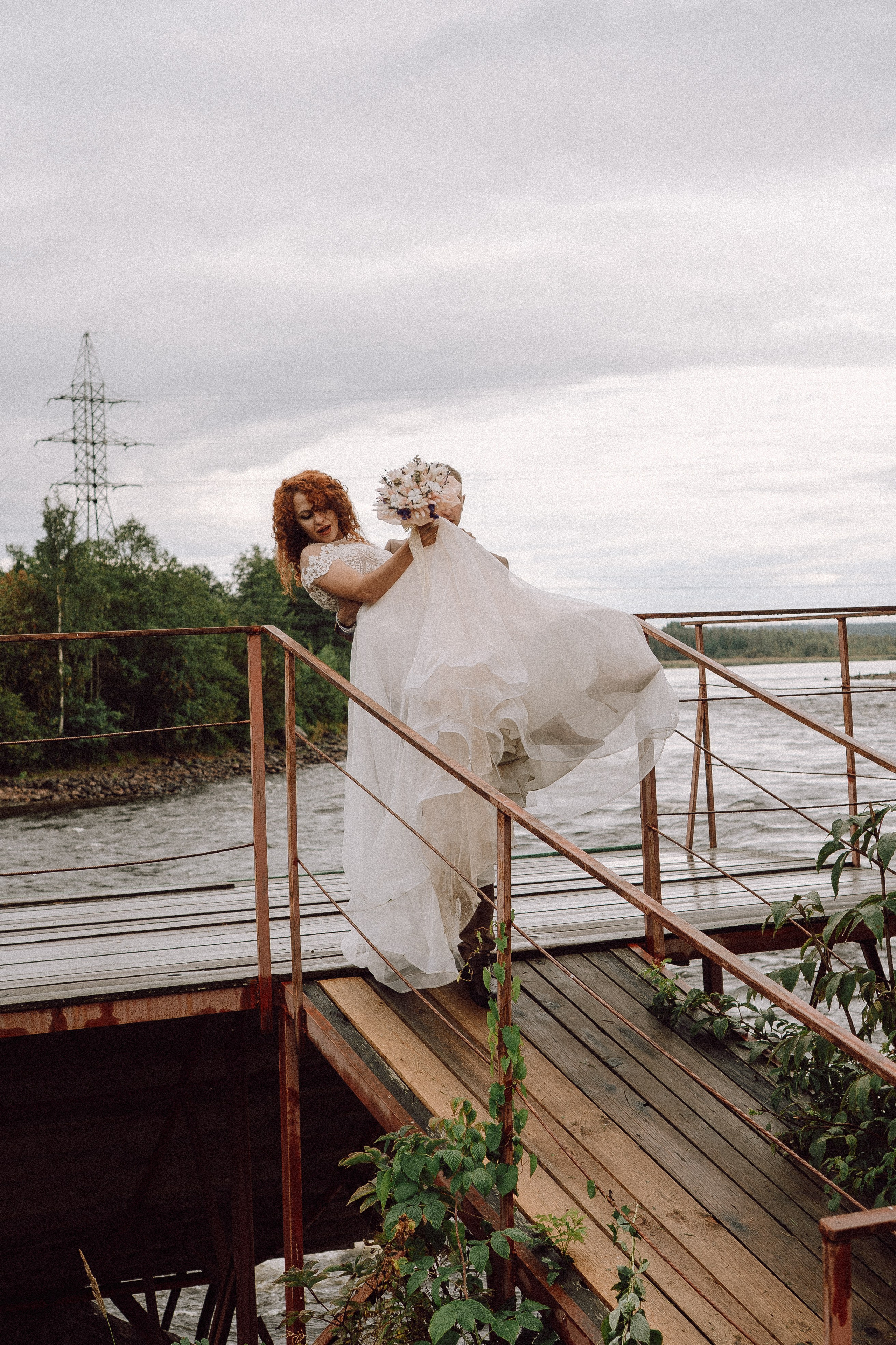 СВАДЕБНАЯ ФОТОСЕССИИЯ ПАРЫ В ГОРОДЕ ПРИОЗЕРСК В СОСНОВОМ ЛЕСУ И С ПИКАПОМ. Профессиональный фотограф, Санкт-Петербург — Виктория Богомолова